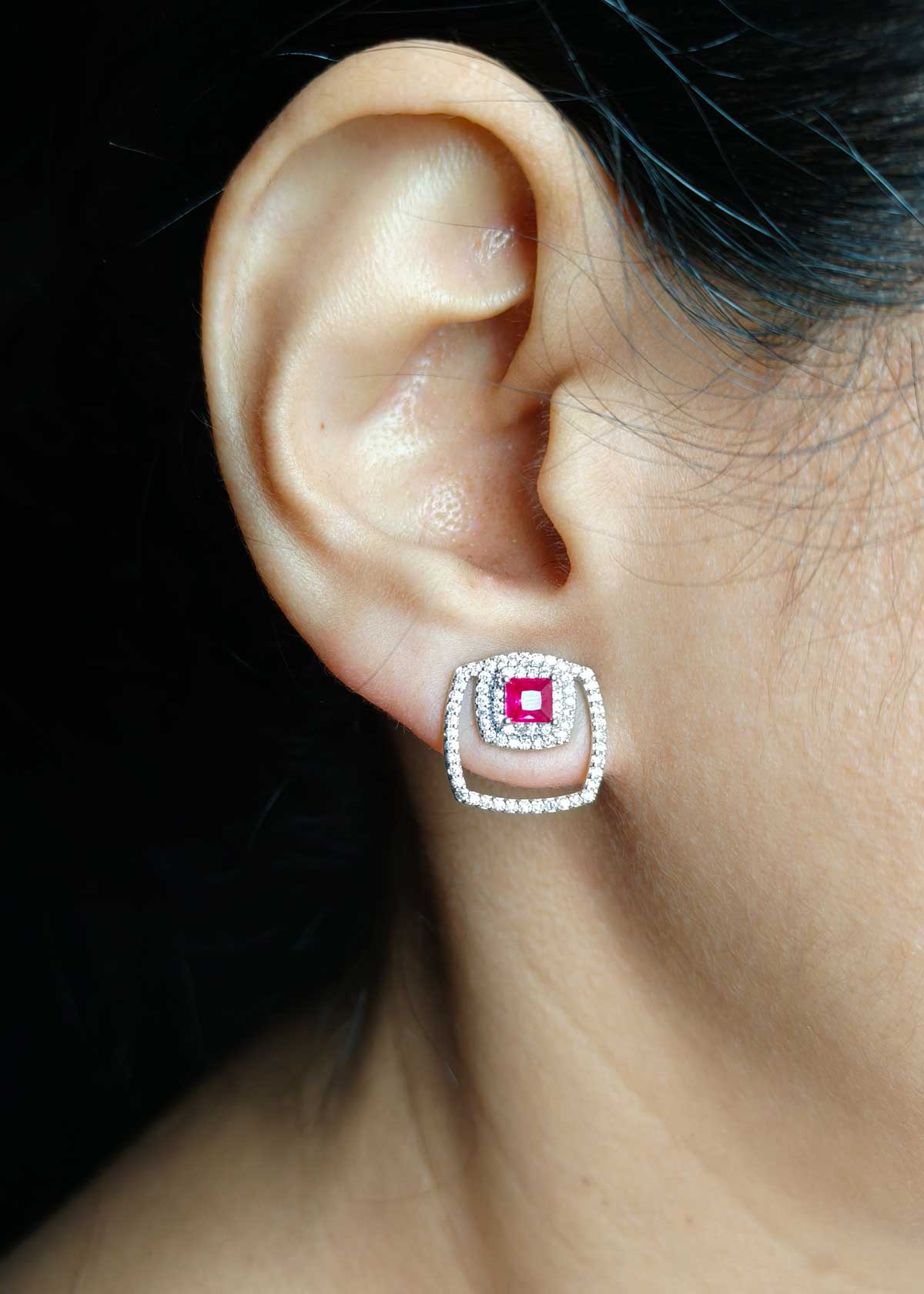 Cubic Zircon Square Pendant Set With Chain