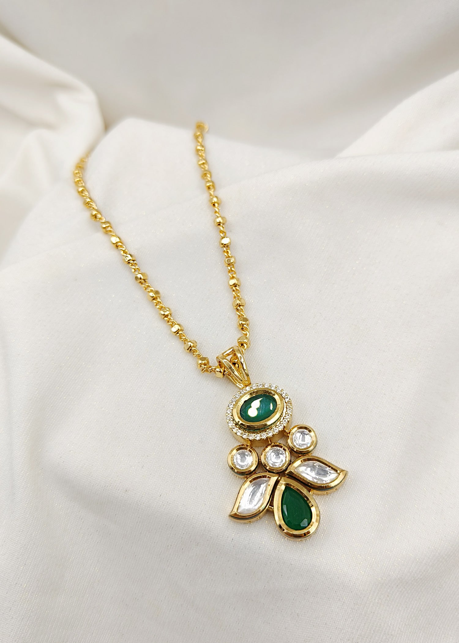 Kundan Pendant With Chain