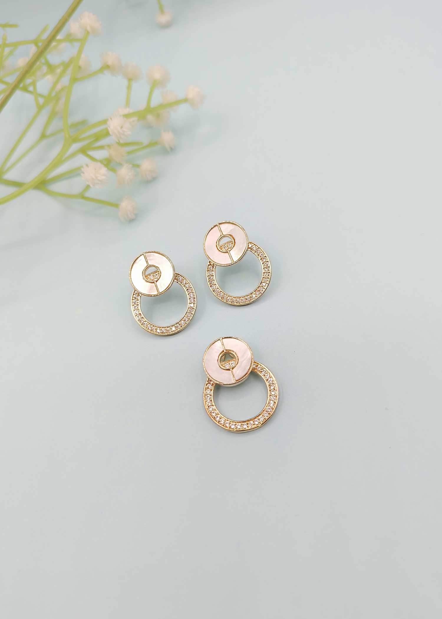 Radiant Circular Mother Of Pearl & Cubic Zircon Gold-Plated Pendant Set