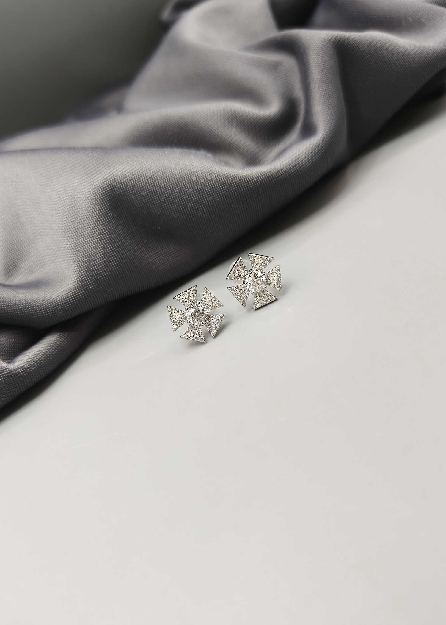 Cubic Zircon Floral Pendant Set+Chain