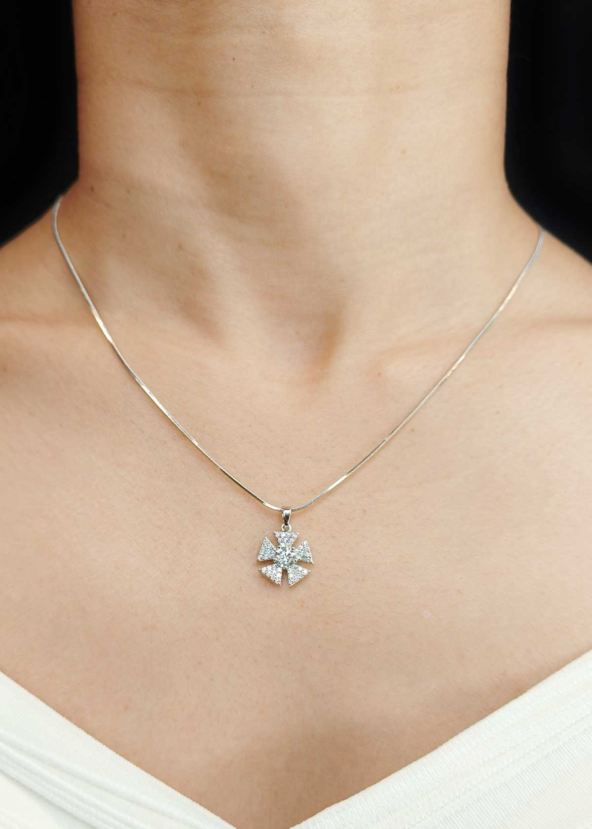 Cubic Zircon Floral Pendant Set+Chain