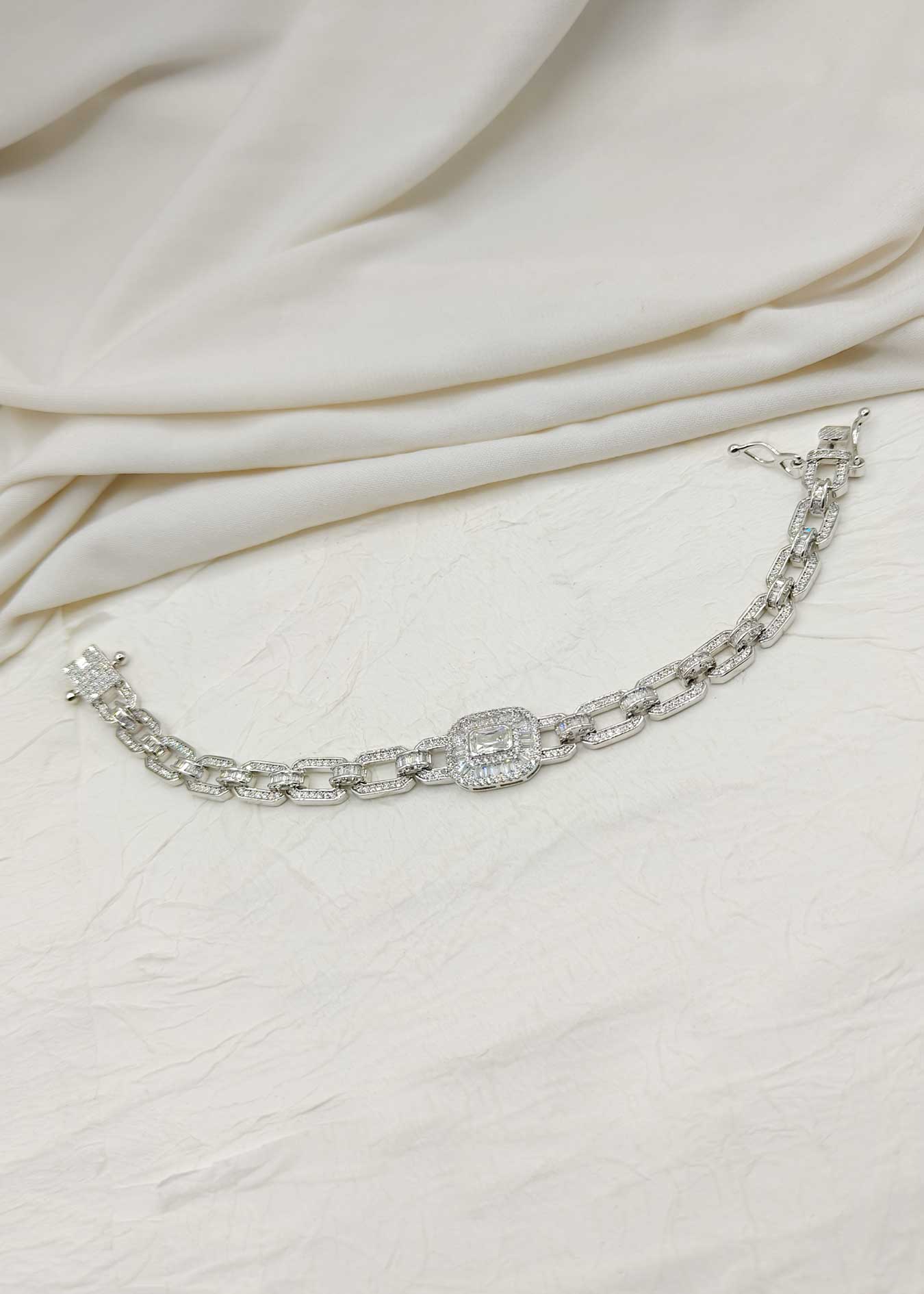 Loose bracelet