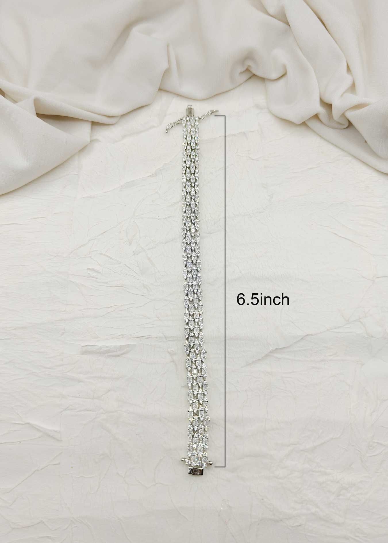 Broad Classic Diamonds Loose Bracelet