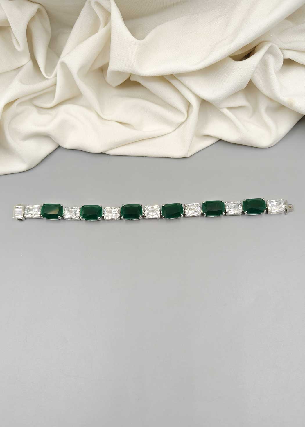 Green loose bracelet