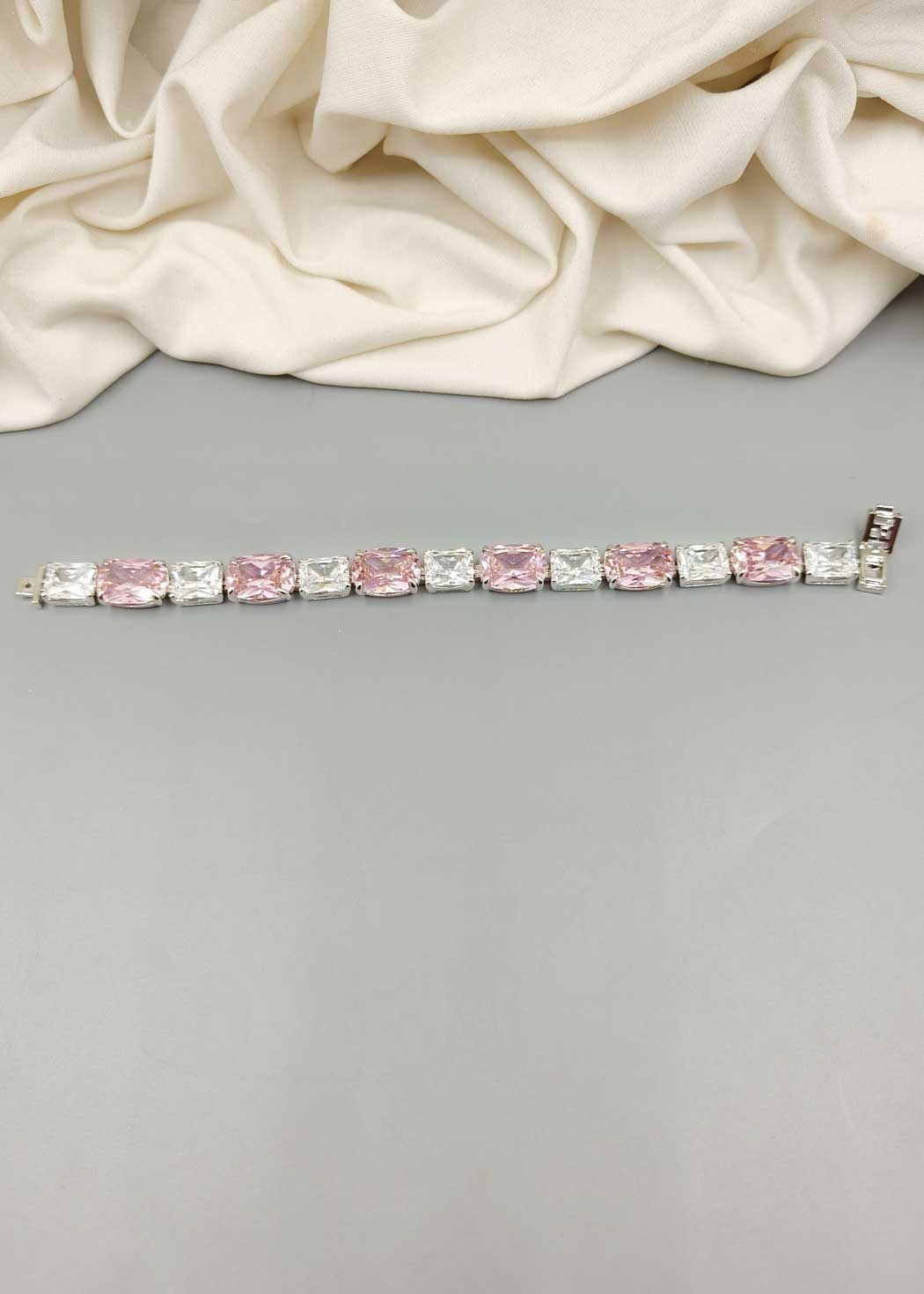 Light pink loose bracelet