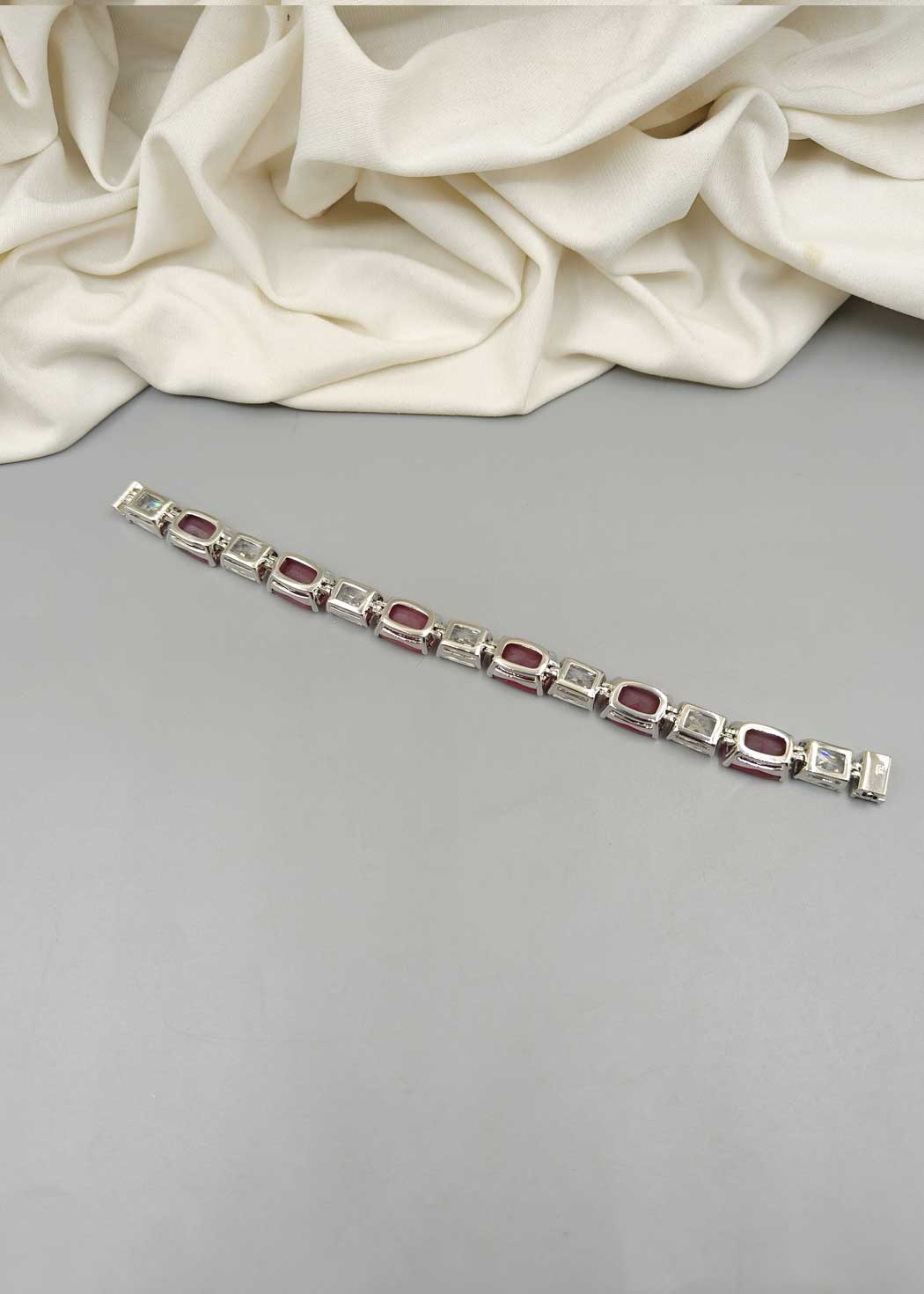 Loose bracelet back