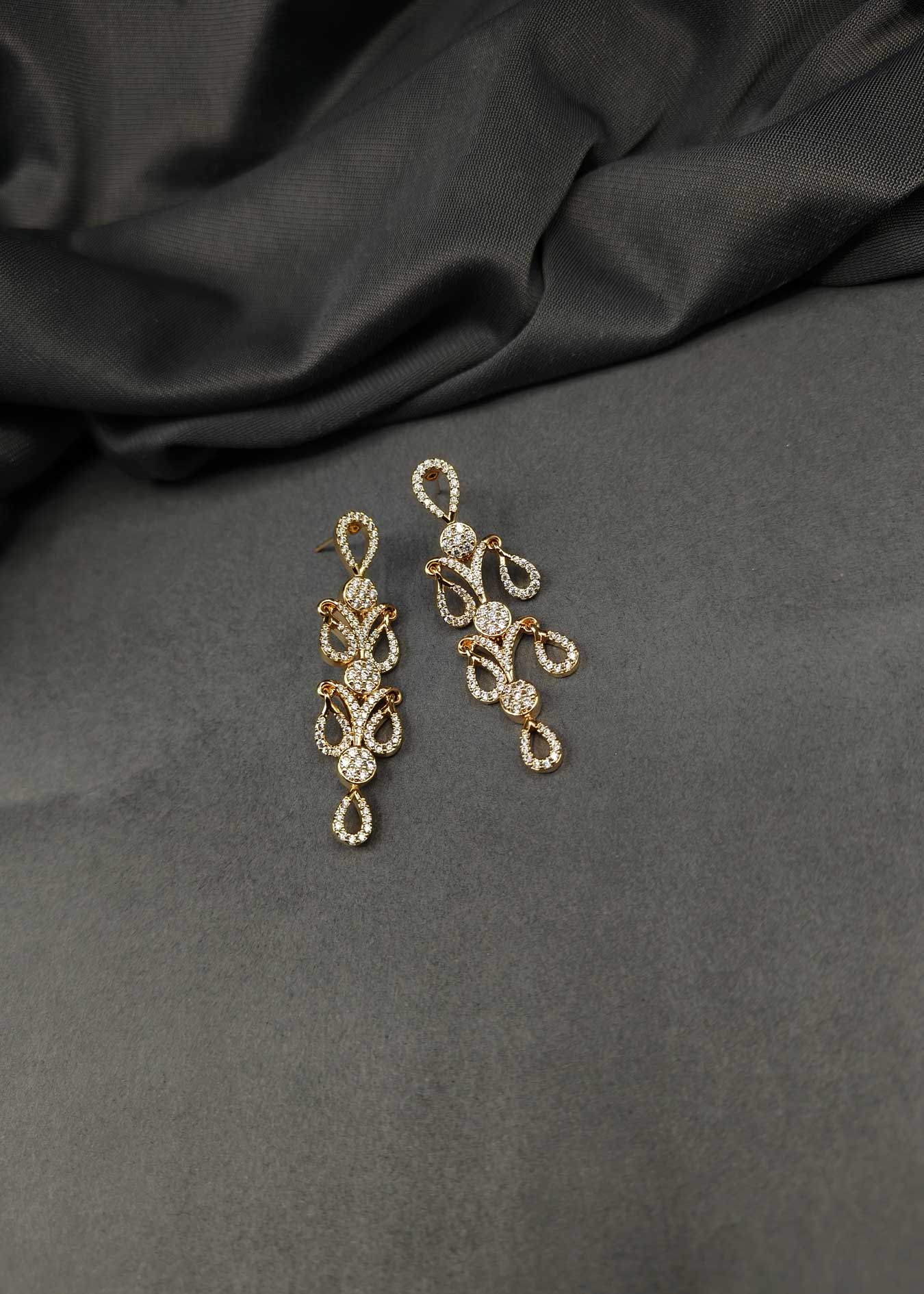 EARRING