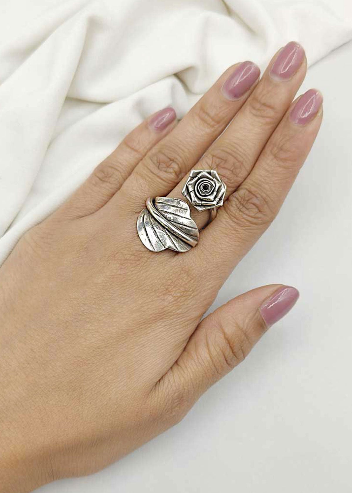 92.5 Sterling Silver Floral With Leaf Design Adjustable Finger Ring