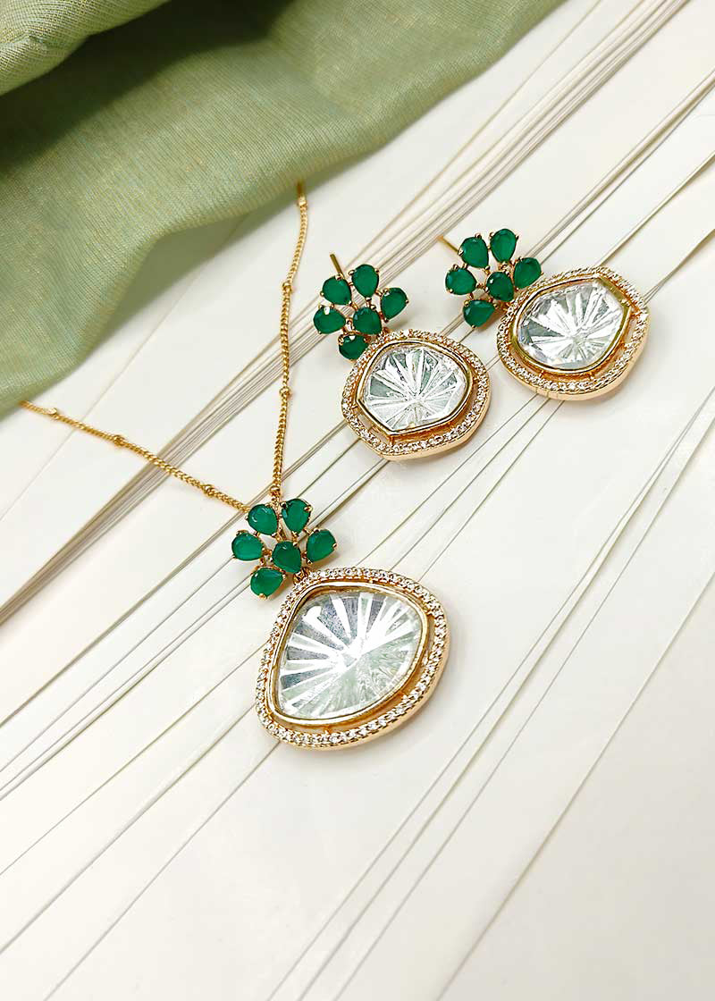 Gold Plated Elegant Floral Kundan And Cubic Zircon Pendant Set With Chain