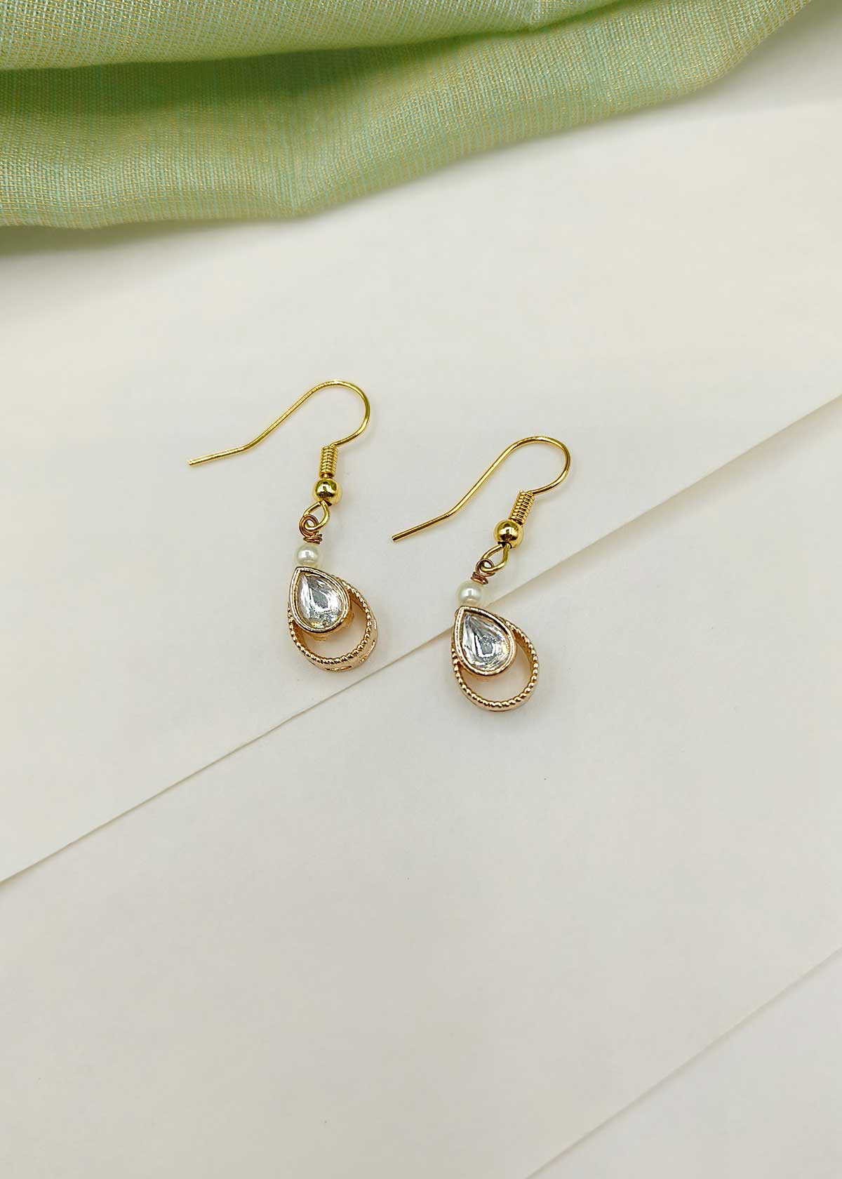 White Moti With Kundan Drop Delicate Short Necklace Set