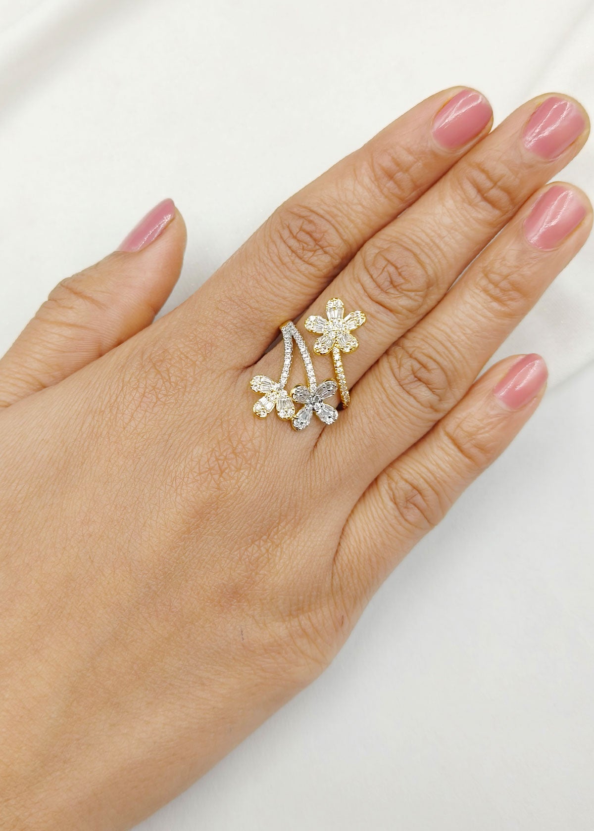 Stylish Petal Design Adjustable Finger Ring For Women