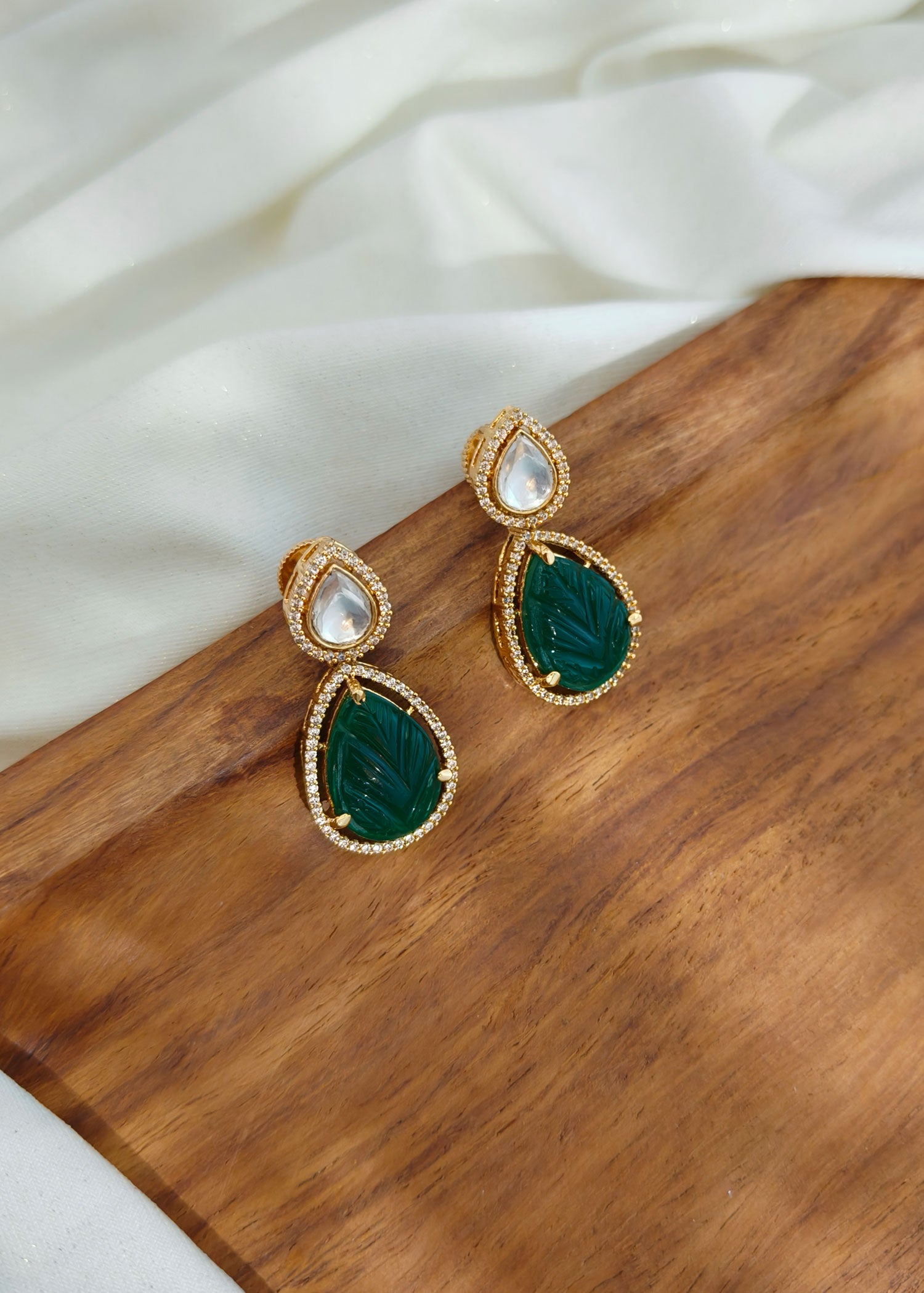 Drop Shape Emerald Zircon Short Necklace Set