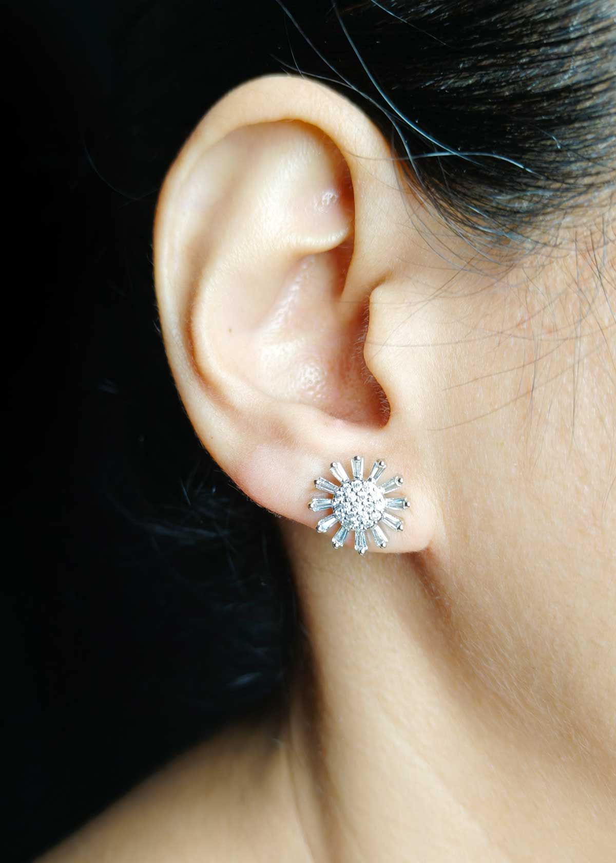 Dazzling Crystal Floral Cubic Zircon Round Pendant set