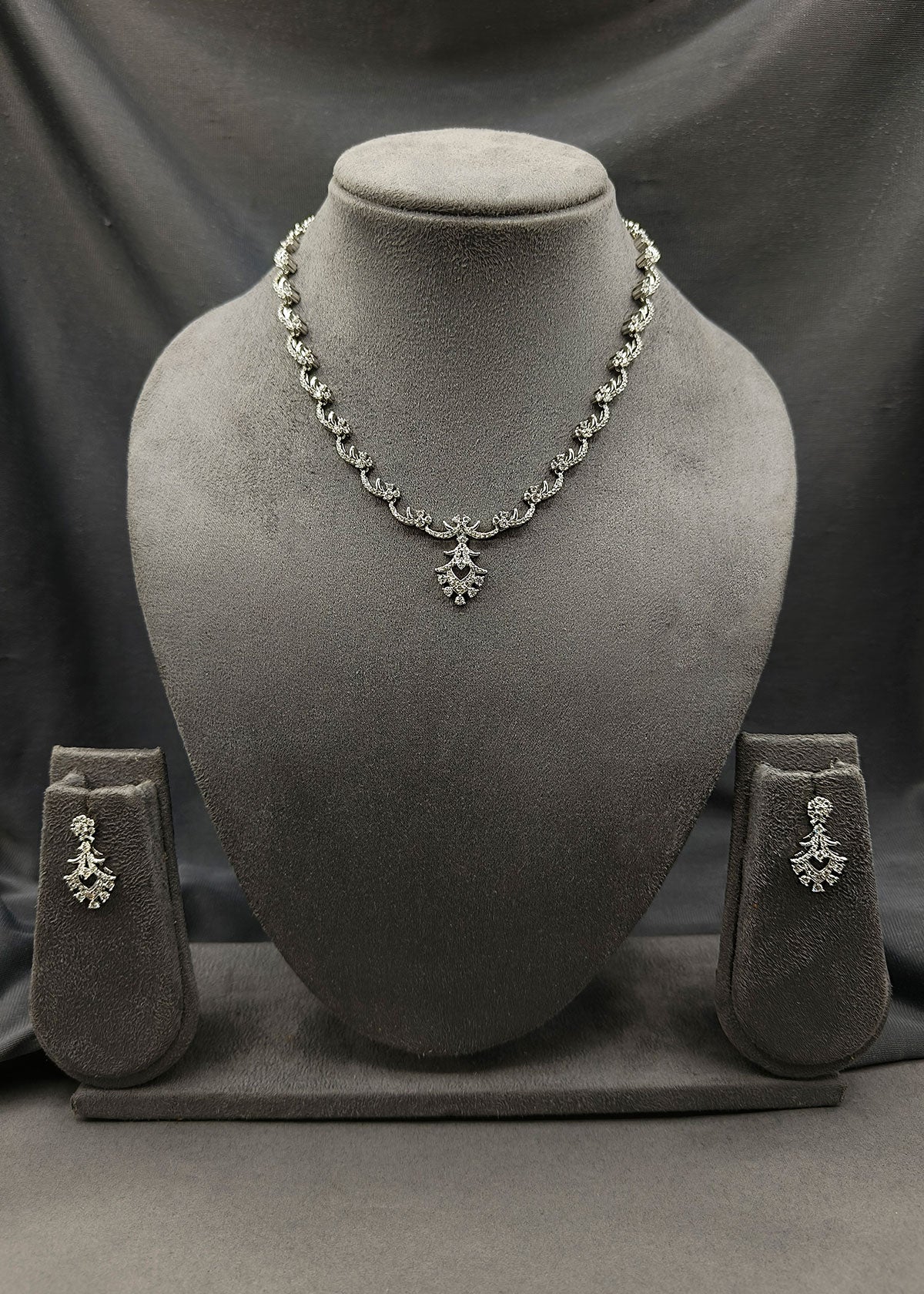 Elegant Cubic Zircon Silver Plated Delicate Necklace Set for Women