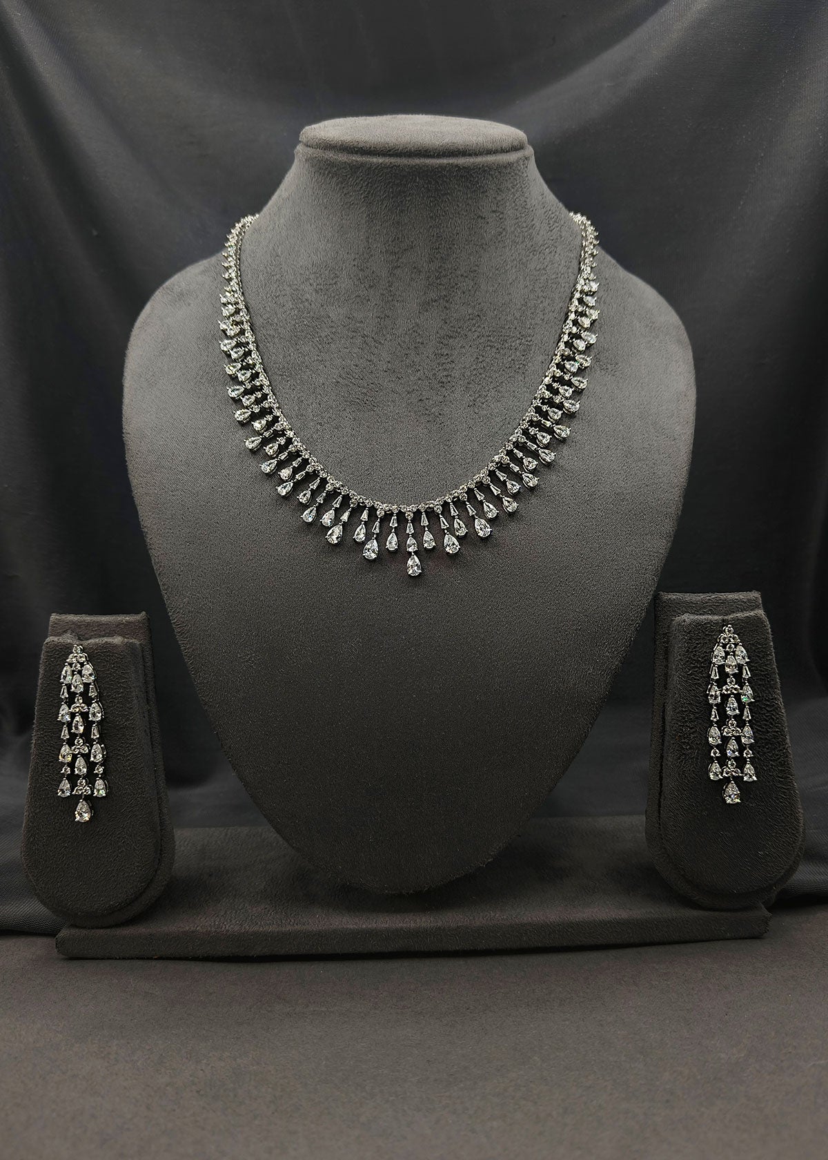 Elegant Teardrop Cubic Zircon Necklace Set With Long Earrings