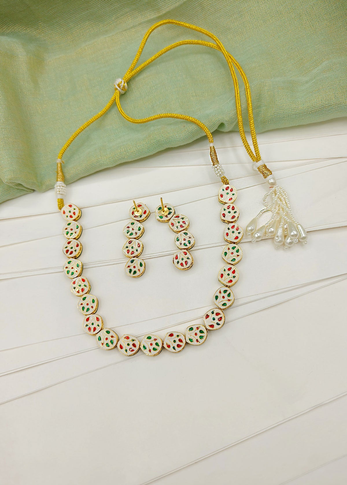 Delicate Classic Gold Plated Kundan Short Necklace Set
