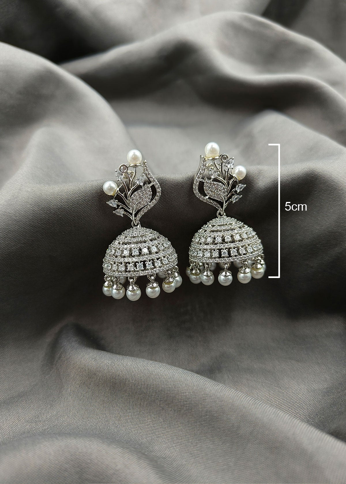 Beautiful Cubic Zircon With Pearl Traditional Style Jhumka Earring