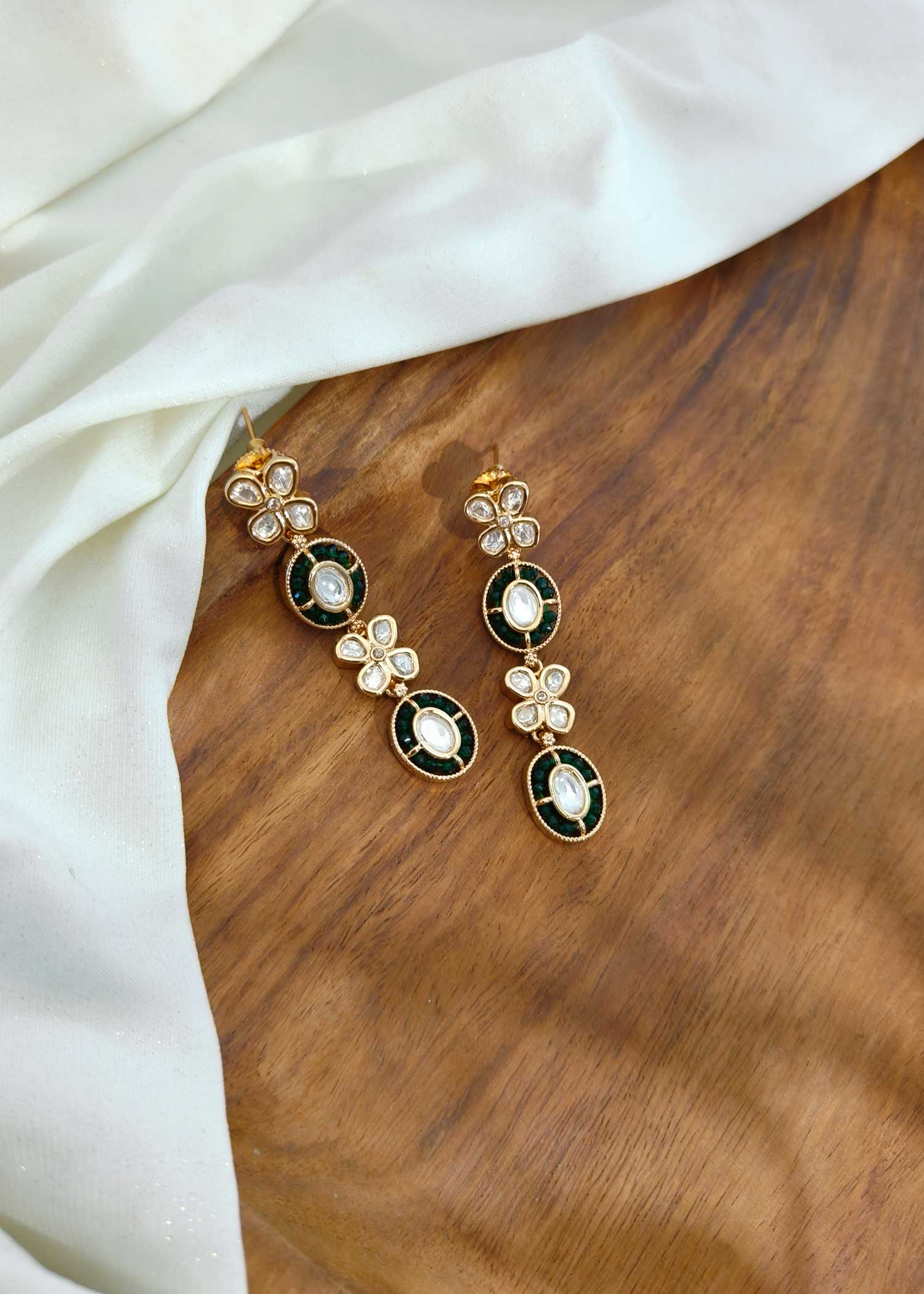 Ovel and Floral Kundan Dark Green Short Necklace set