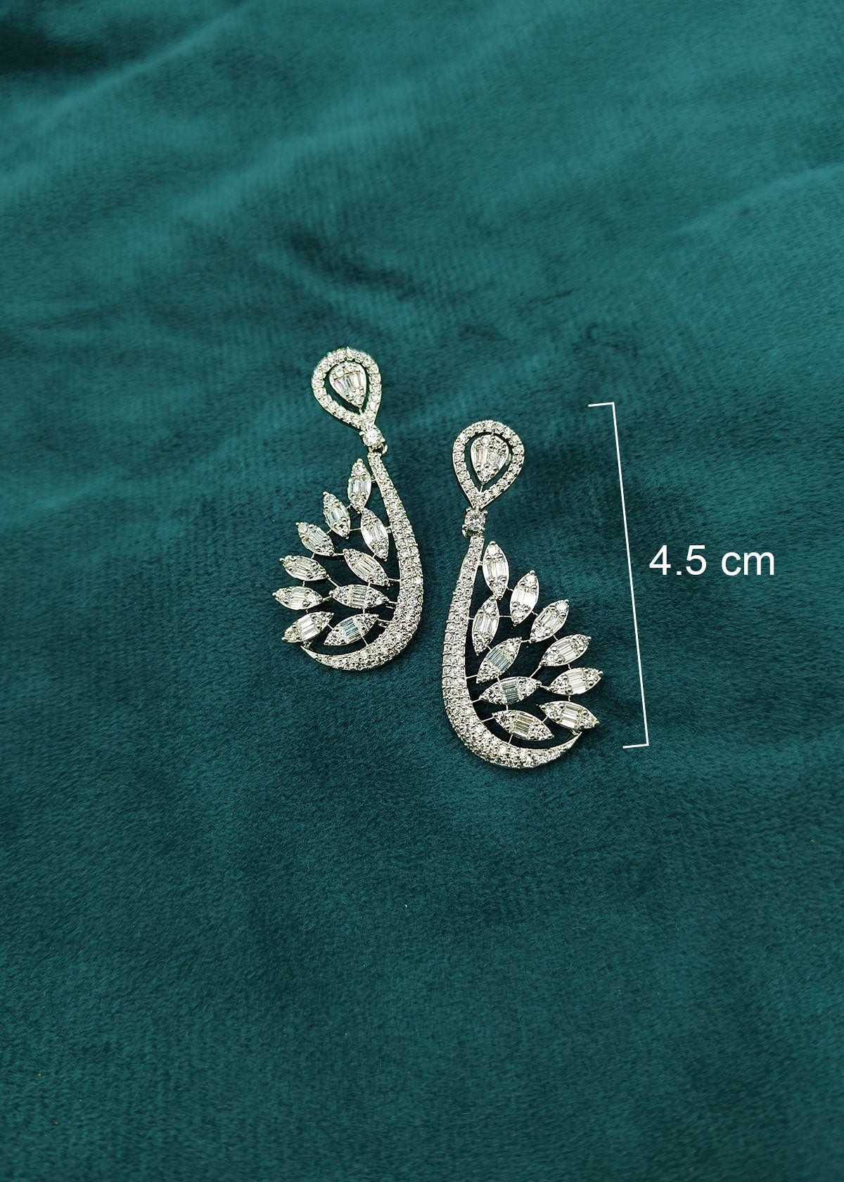 Tear Drop Shaped Baguette Diamond Classy Zircon Studded Gold And Silver Plated Stiff Hasli Necklace Set