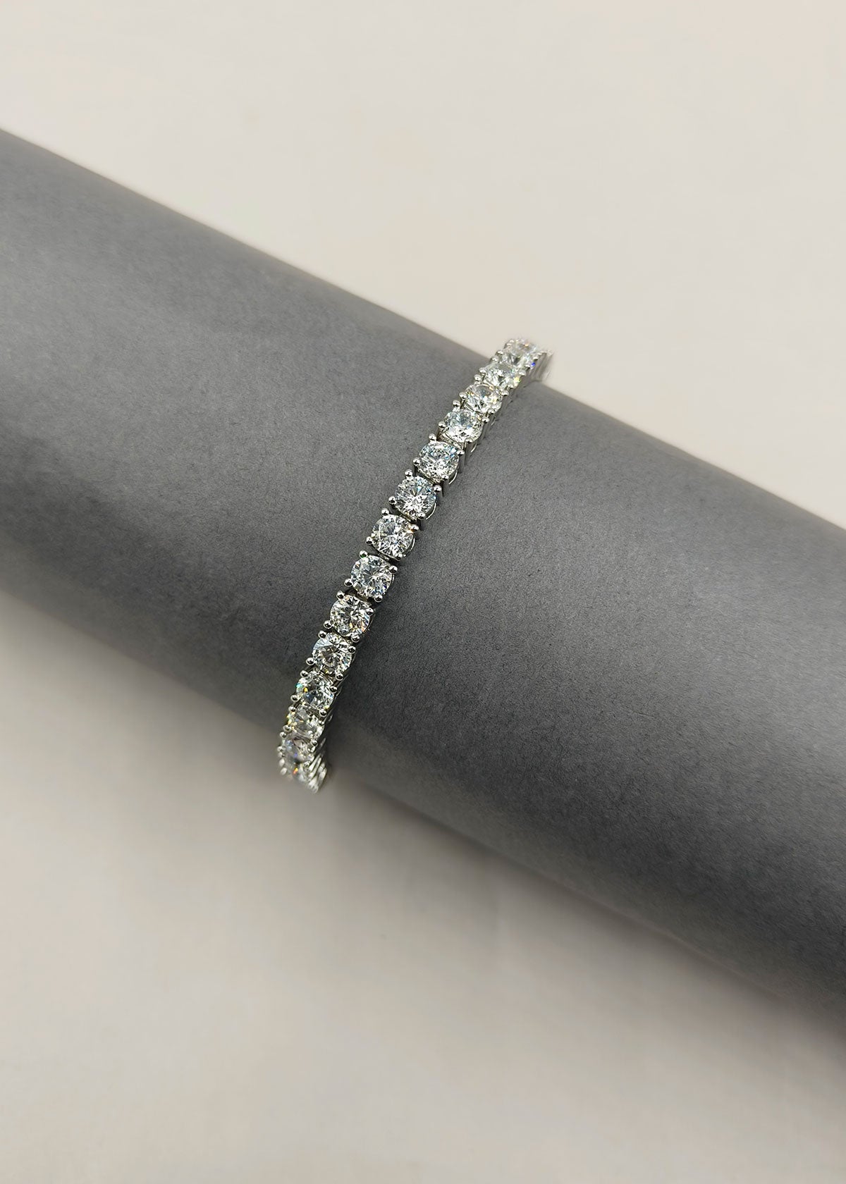 Classic Round Cut Diamond Studded Tennis Loose Bracelet For Women