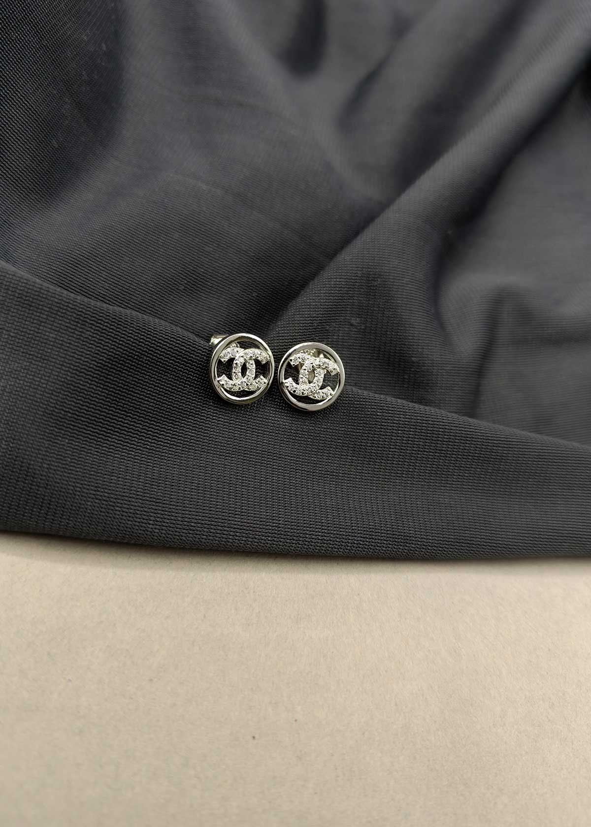 92.5 Sterling Silver Chanel Inspired With Cubic Zircon Stone Round Design Pendant Set With Chain For Women