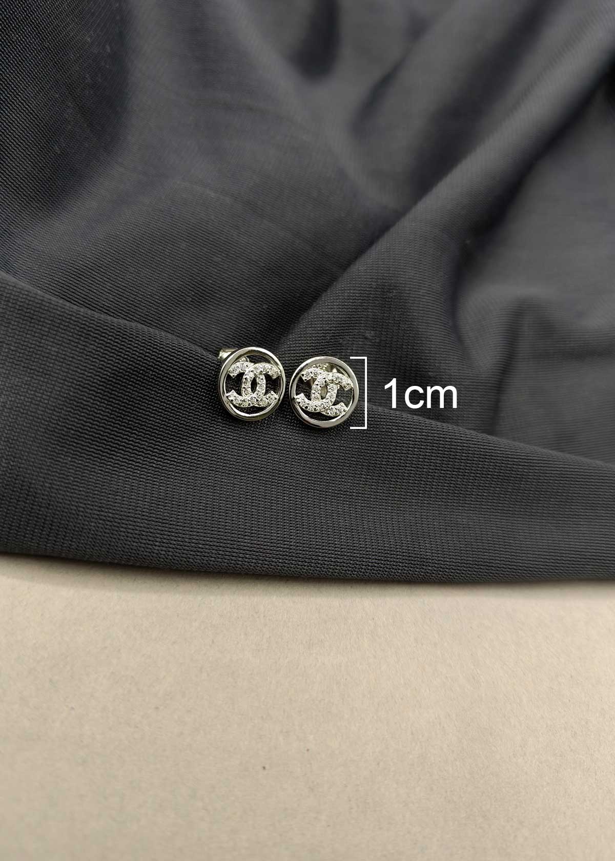 92.5 Sterling Silver Chanel Inspired With Cubic Zircon Stone Round Design Pendant Set With Chain For Women