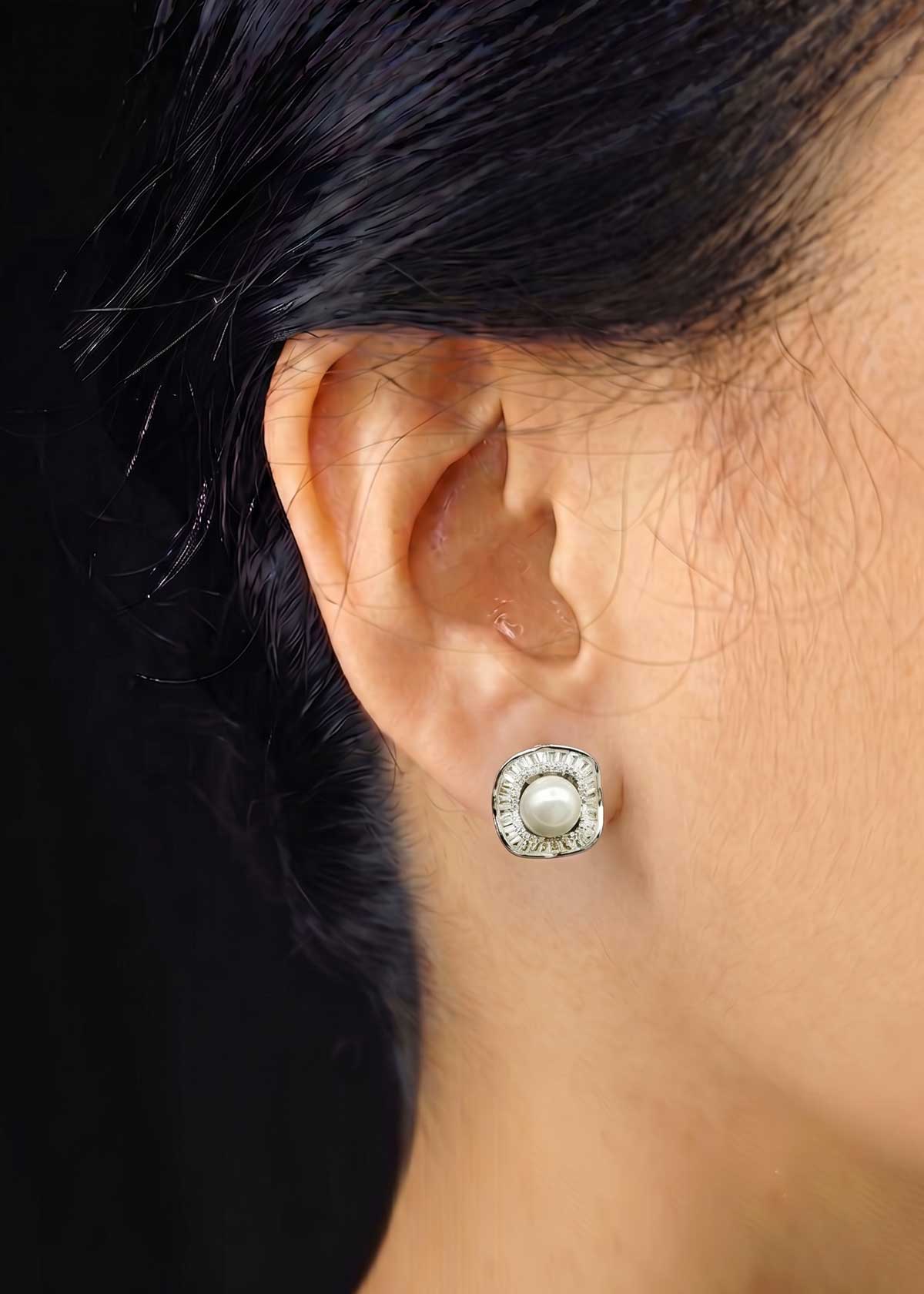 92.5 Sterling Silver Glamorous Pearl With Baguette Stone Pendant Set For Women Set