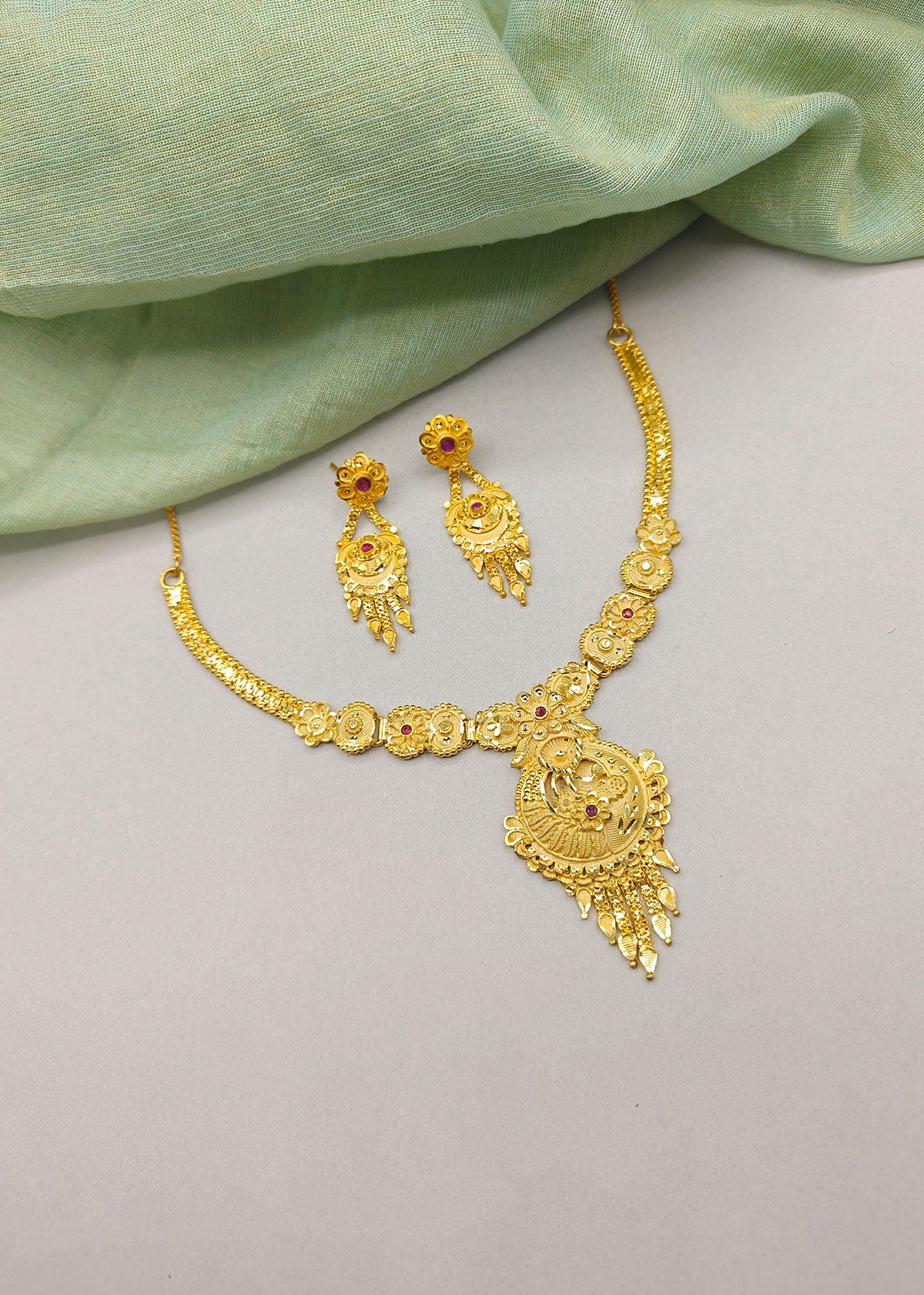 Delicate 1 Gram Gold Plated Floral Design Short Necklace Set
