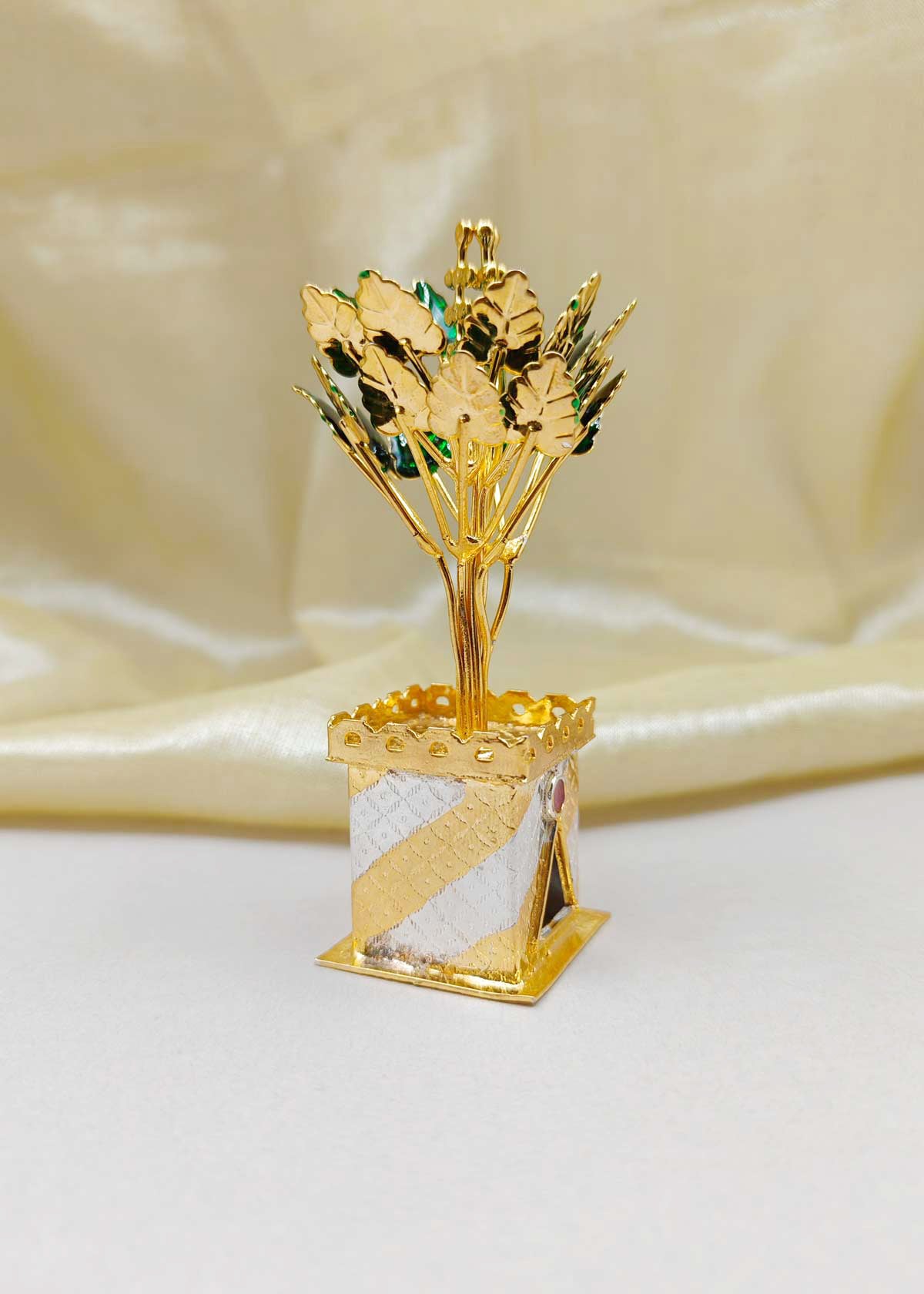 Tulsi Design Antique Gold Plated Traditional Kumkum Box / Sindoor Box
