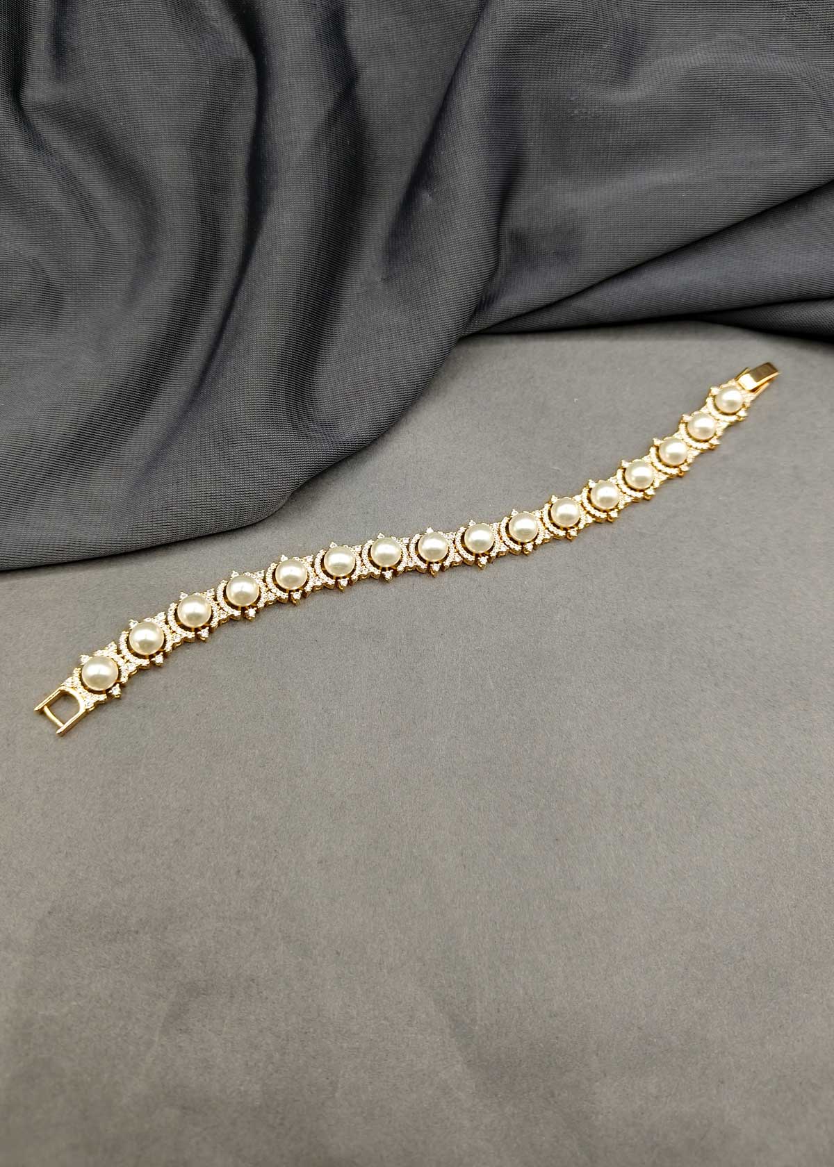 Charming Link Design Cubic Zircon Gold Plated Loose Bracelet For Women