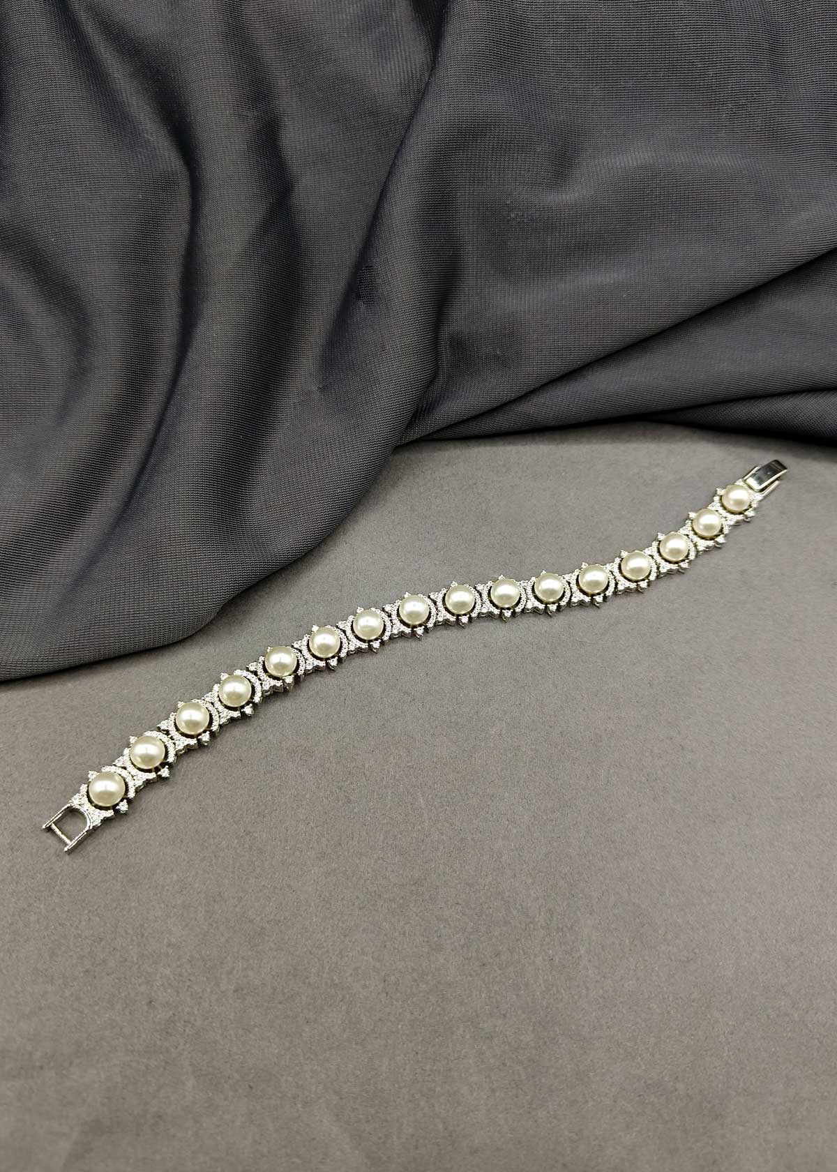Charming Link Design Cubic Zircon Gold Plated Loose Bracelet For Women