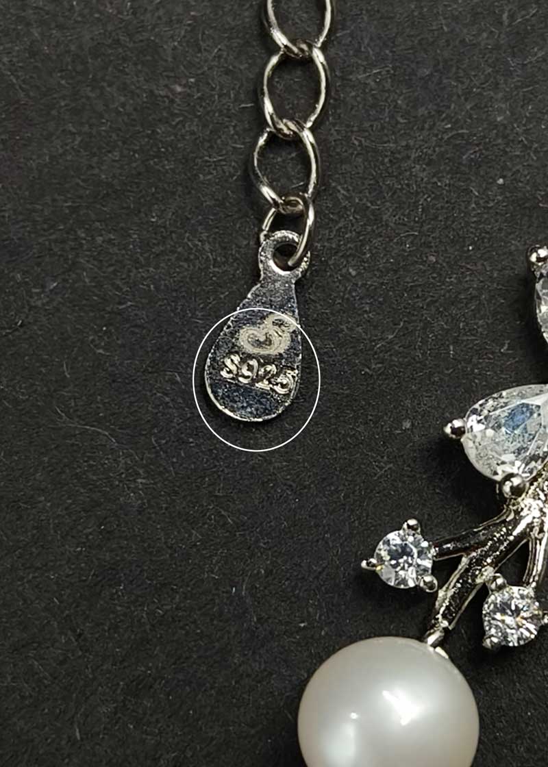 92.5 Sterling Silver Pearl And Cubic Zircon Delicate Floral Design Necklace Set