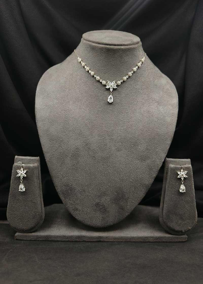 92.5 Sterling Silver Marquise And Teardrop Cubic Zircon Necklace Set
