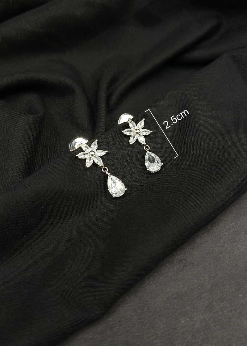 92.5 Sterling Silver Marquise And Teardrop Cubic Zircon Necklace Set