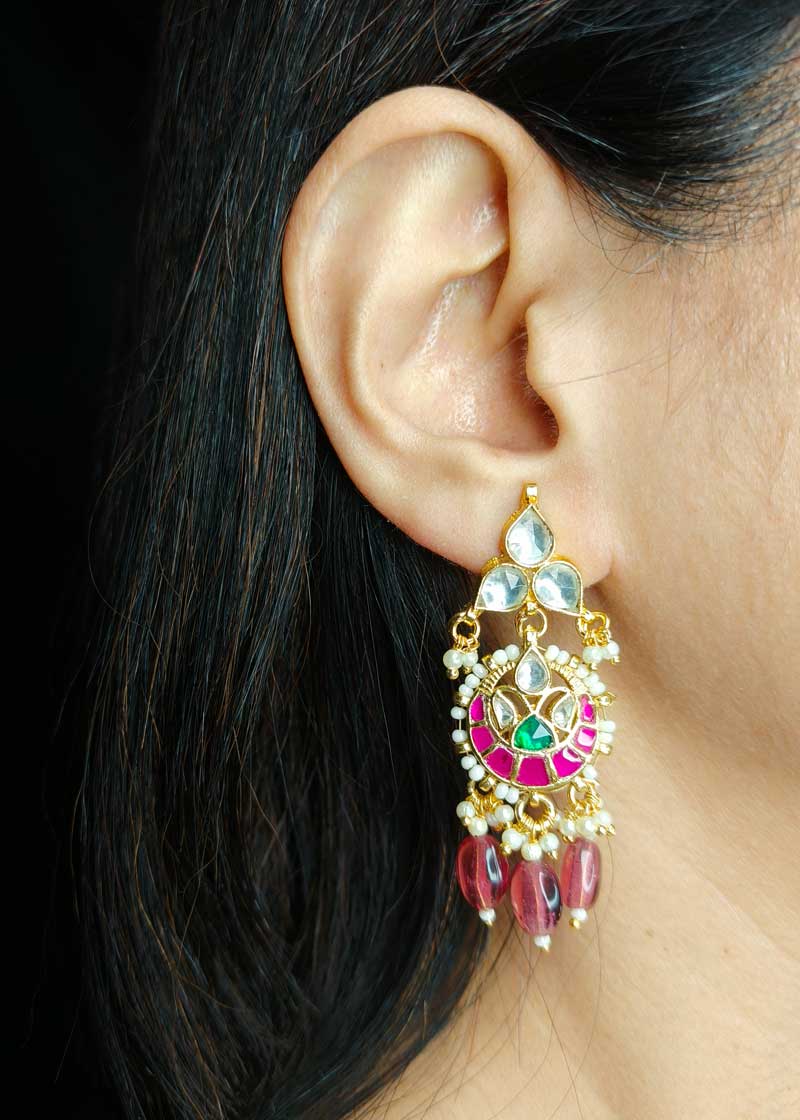 Elegant Gold Plated Kundan Pendant Set With Beaded Chain