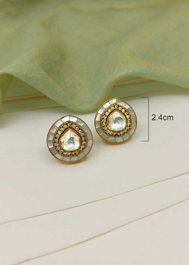 Classic Heritage Teardrop Kundan, Cubic Zircon And Mother Of Pearl Pendant Set With Chain