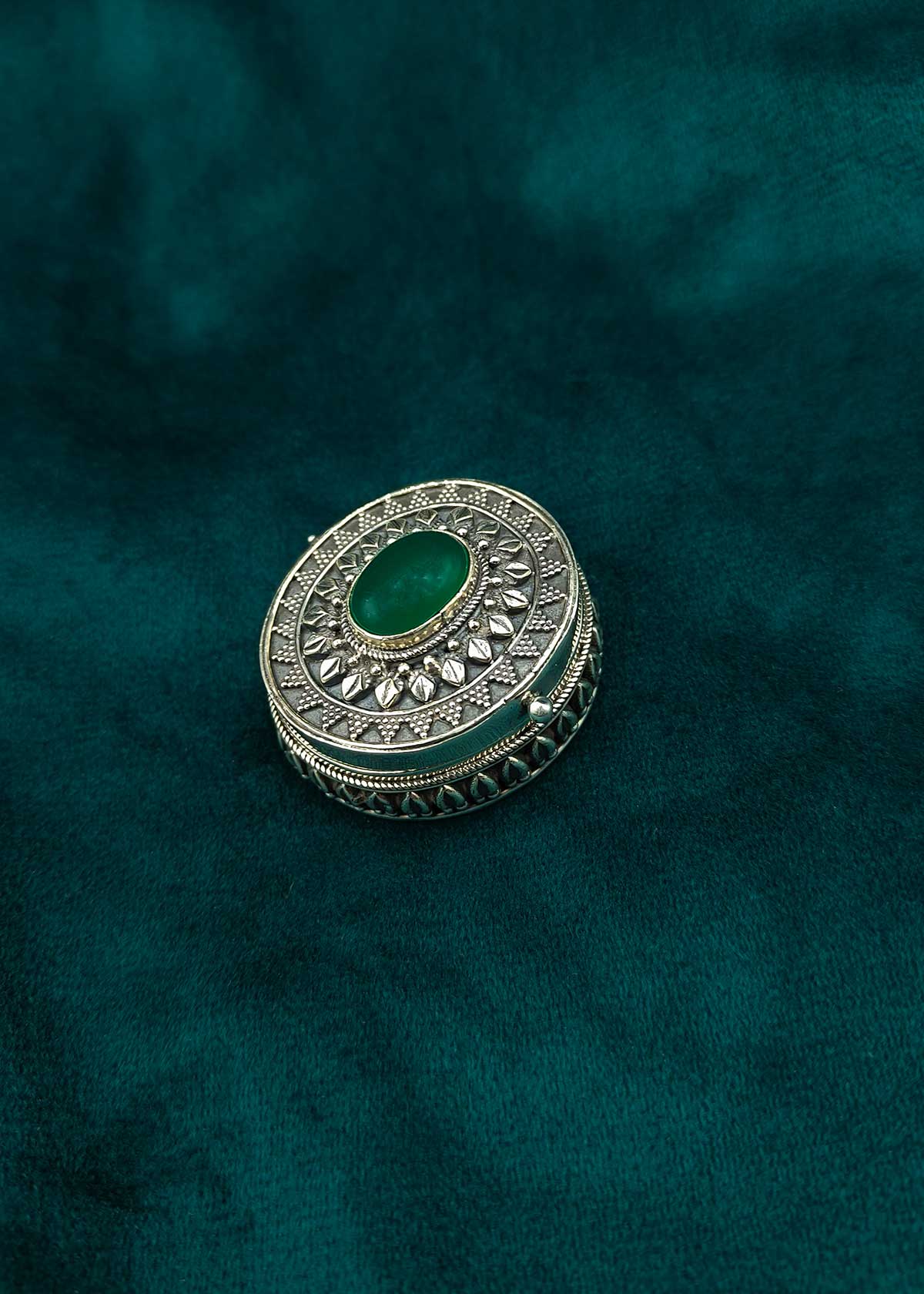 92.5 Sterling Silver Green Stone Vintage Floral Sindoor / Kumkum Box