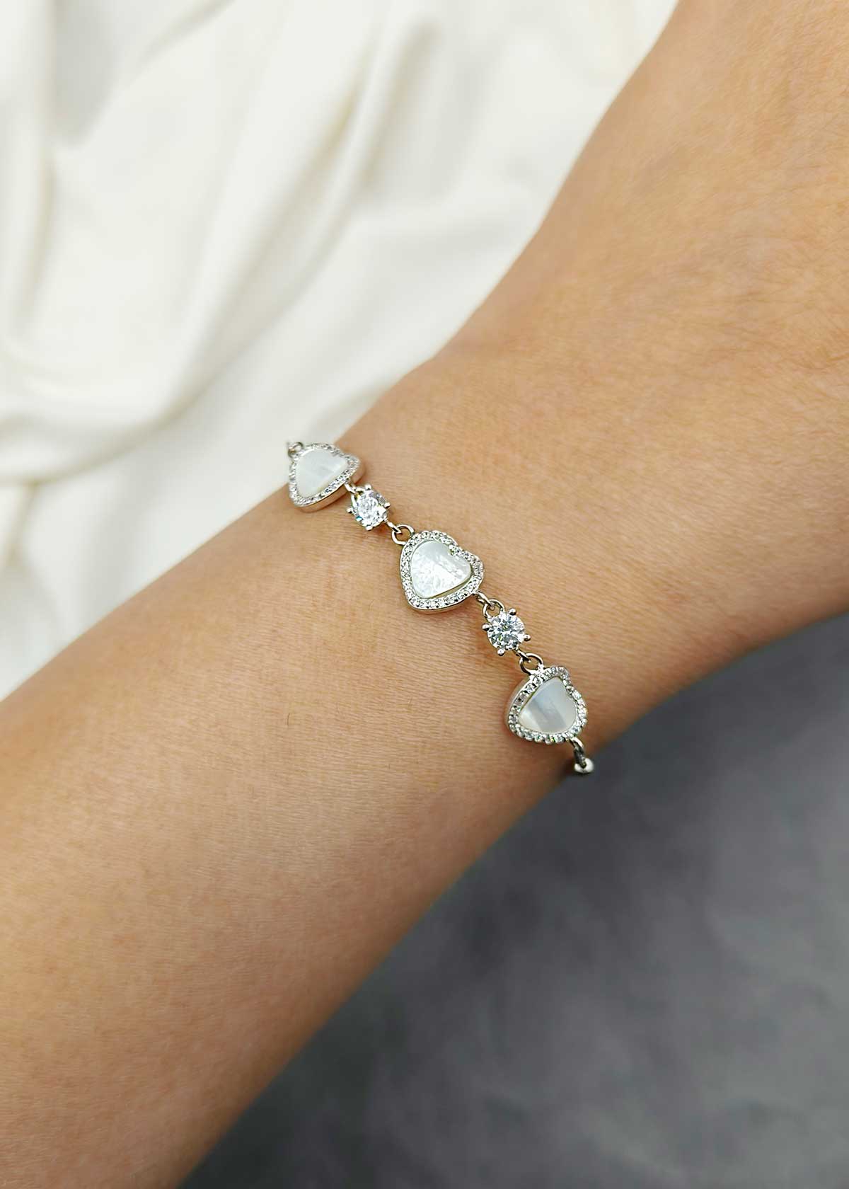 92.5 Sterling Silver Heart Mother Of Pearl And Cubic Zircon Link Loose Bracelet