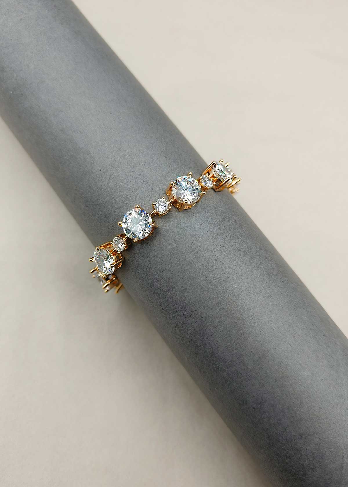 Luxurious Diamond Loose Link Tennis Bracelet For Women