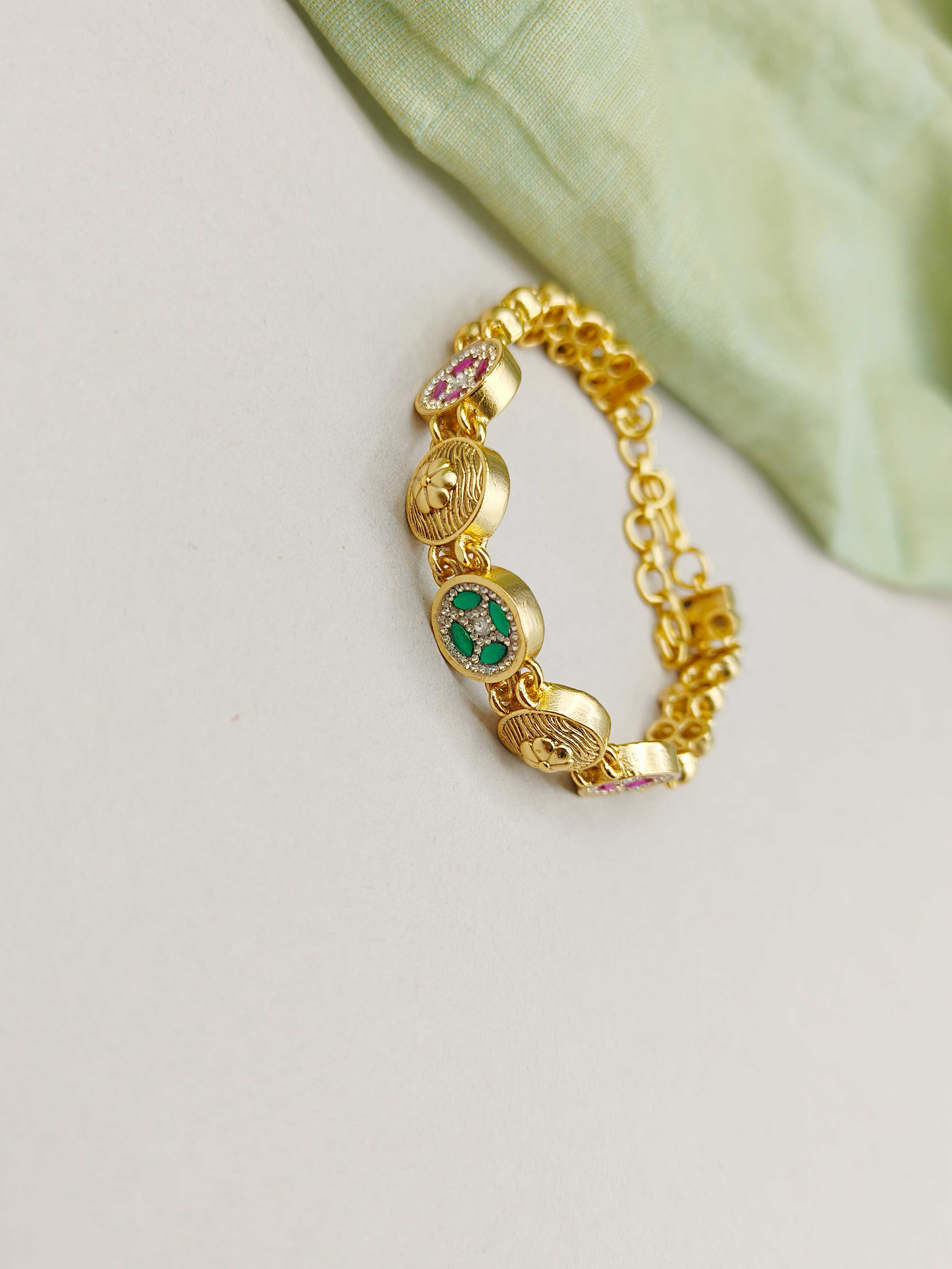 Five Circular Motifs Matt Gold Plated Cubic Zircon Loose Adjustable Bracelet