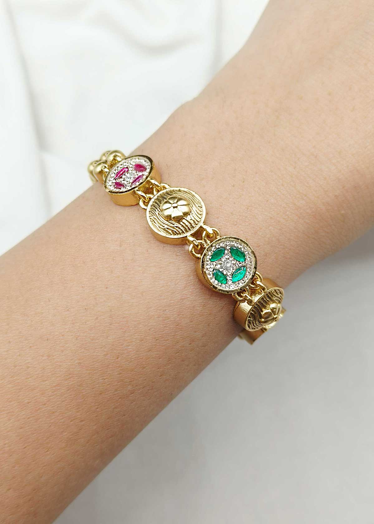 Five Circular Motifs Matt Gold Plated Cubic Zircon Loose Adjustable Bracelet