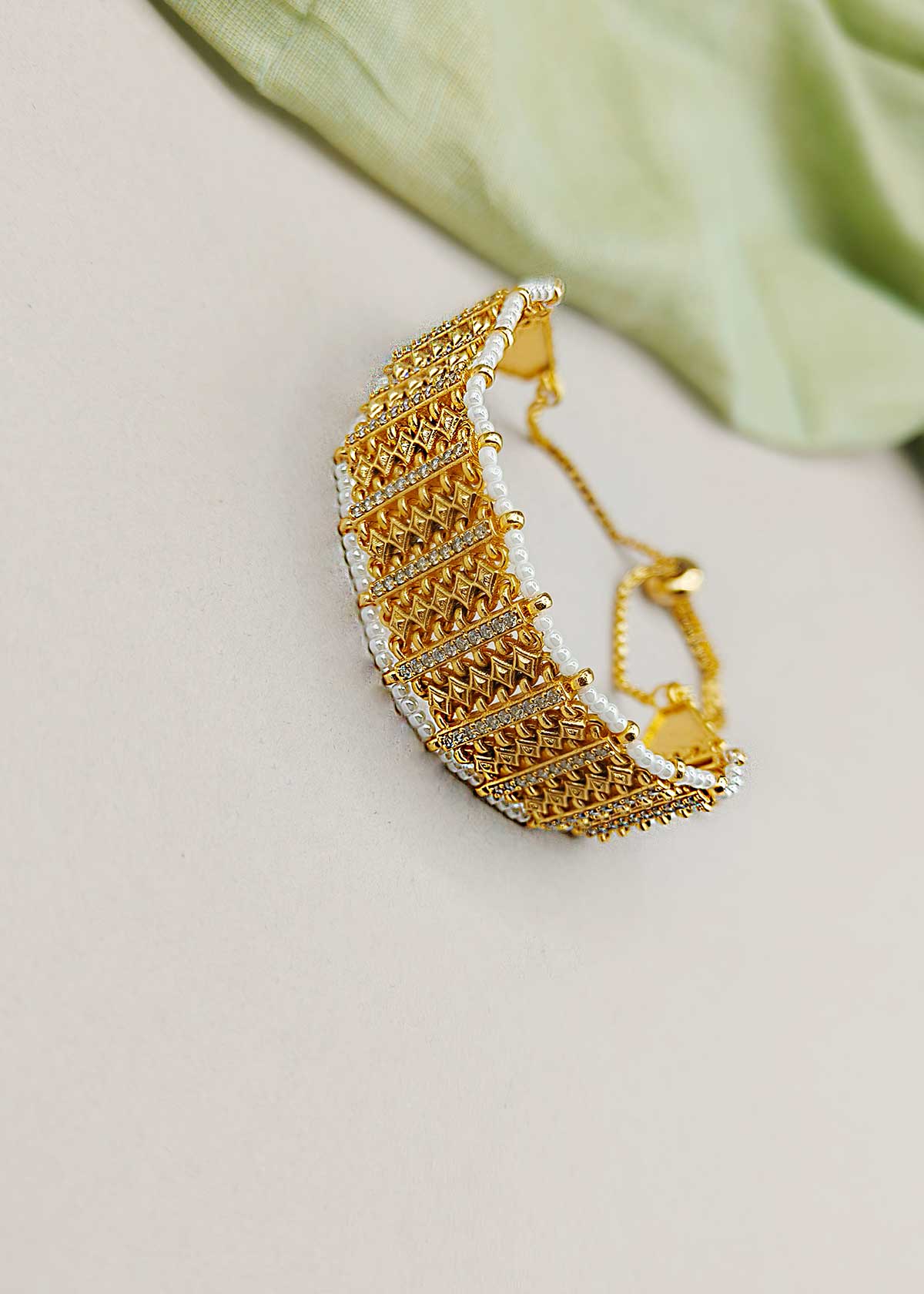 Geometric Mesh Matt Gold Plated Cubic Zircon and Pearl Adjustable Slider Loose Bracelet