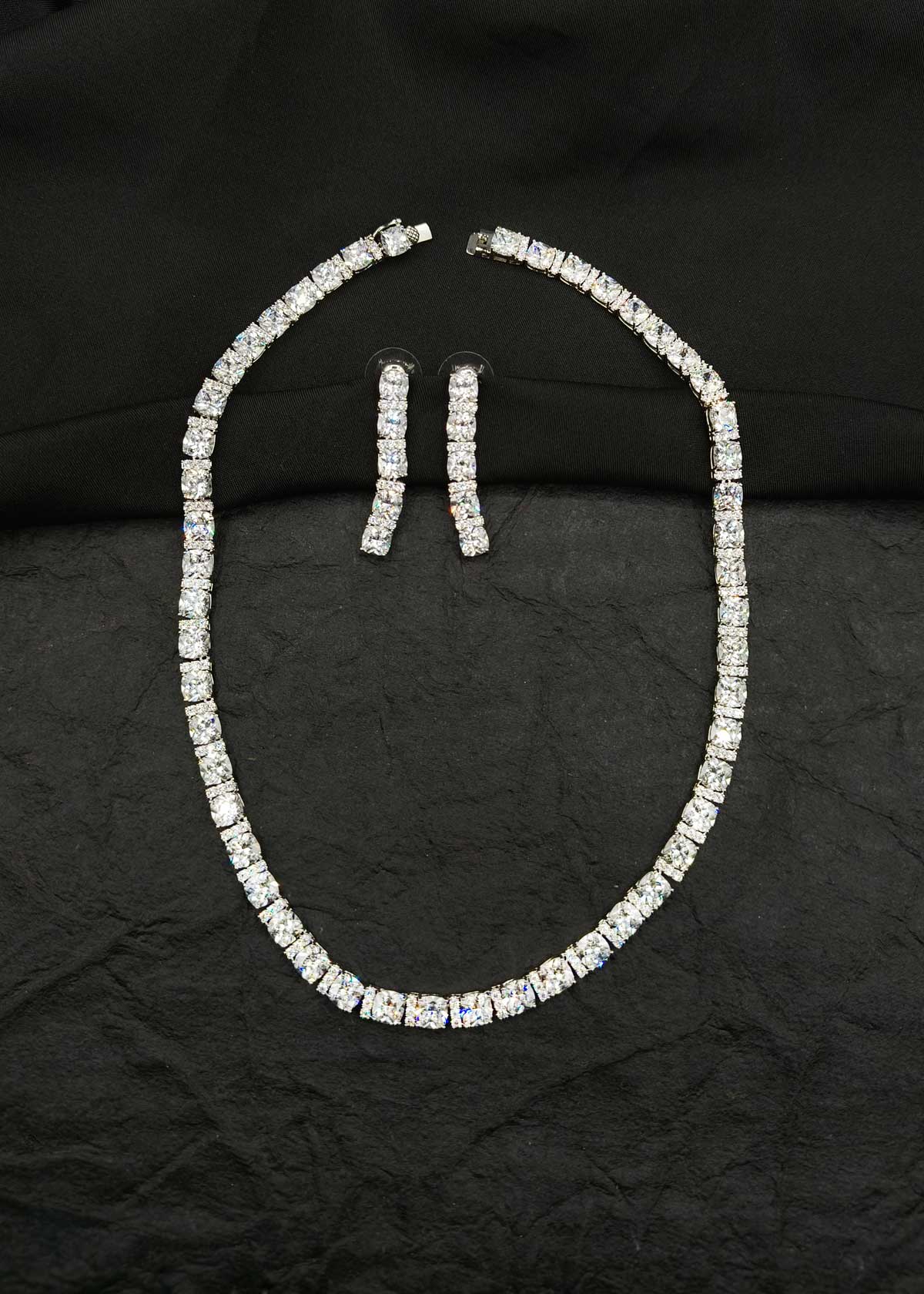 Luxurious Silver Plated Diamond Short Necklace Set For Women