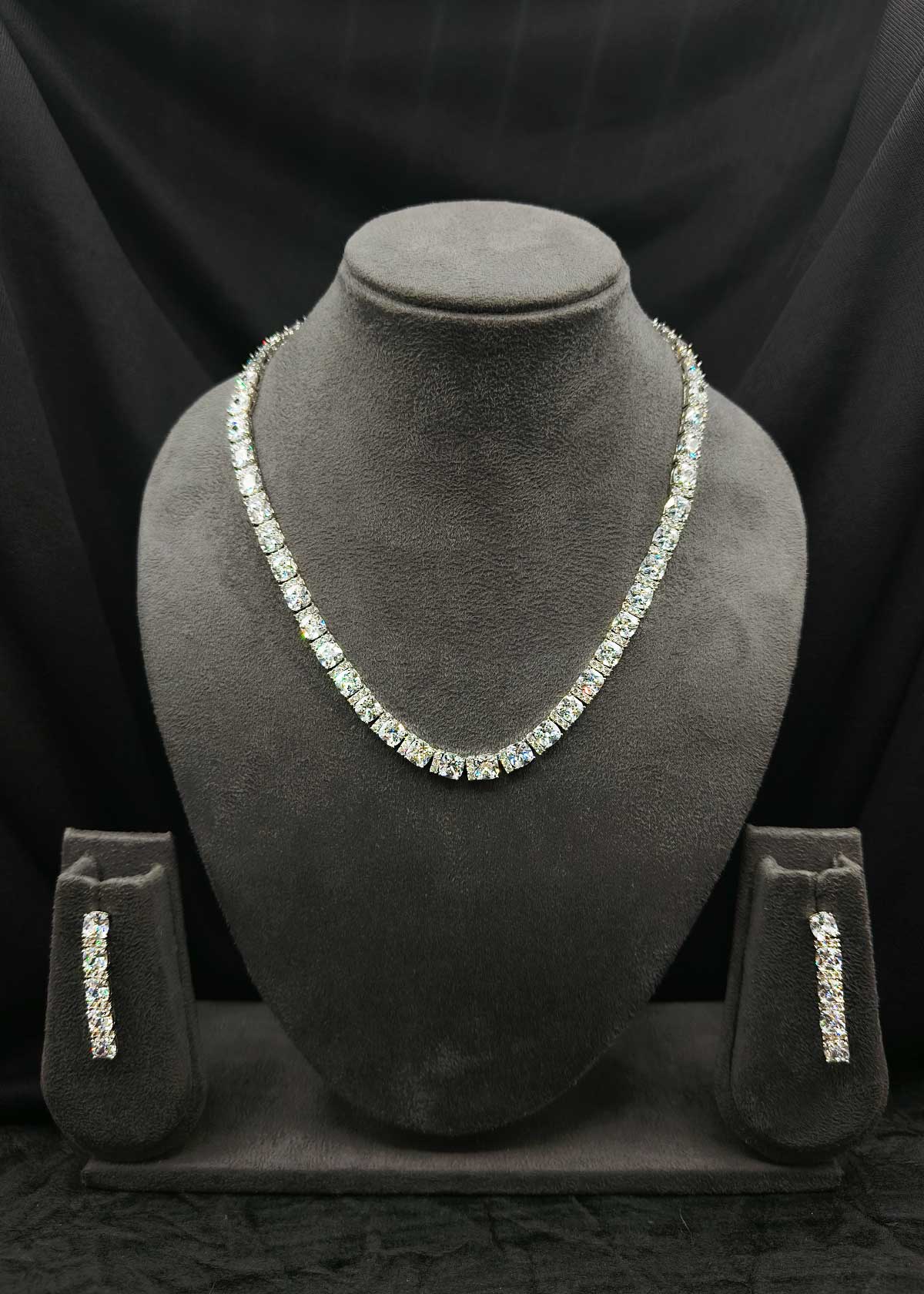 Luxurious Silver Plated Diamond Short Necklace Set For Women