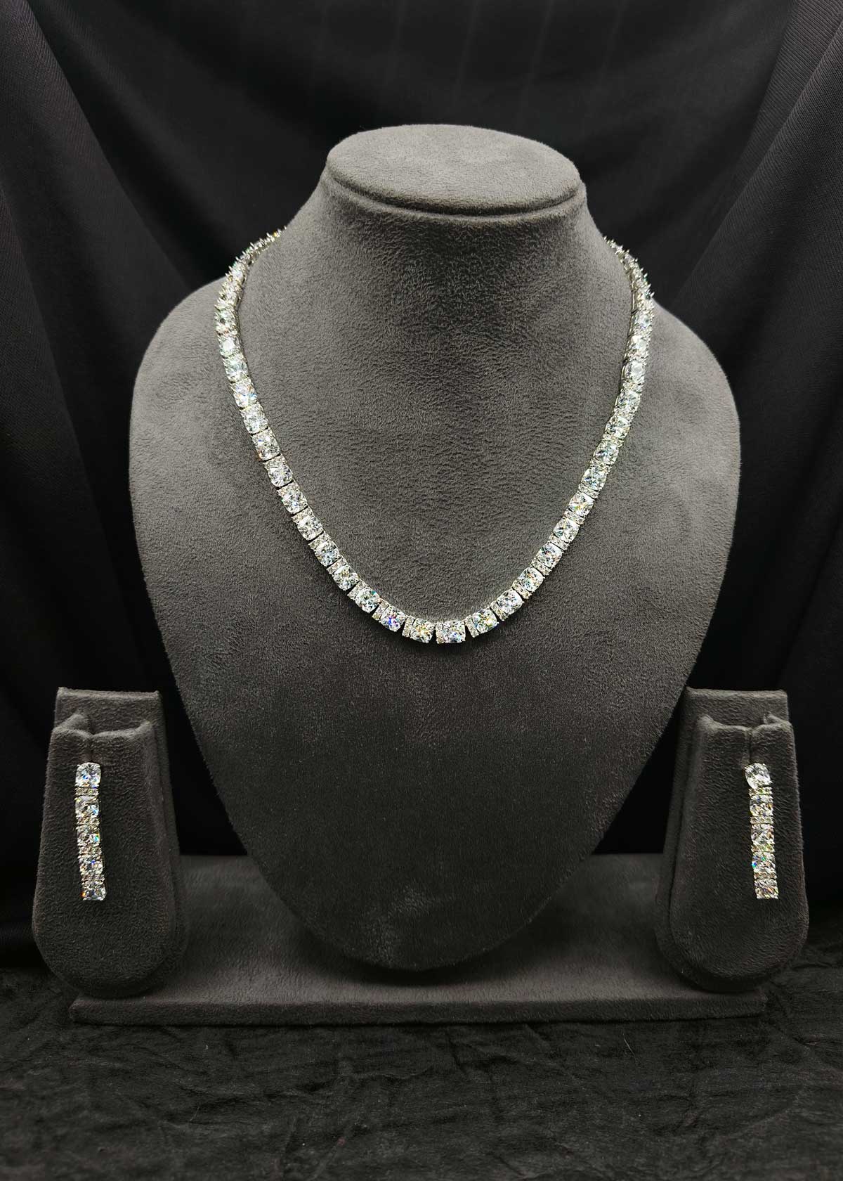 Lavish Square Cut Diamond Style Short Necklace Set For Women