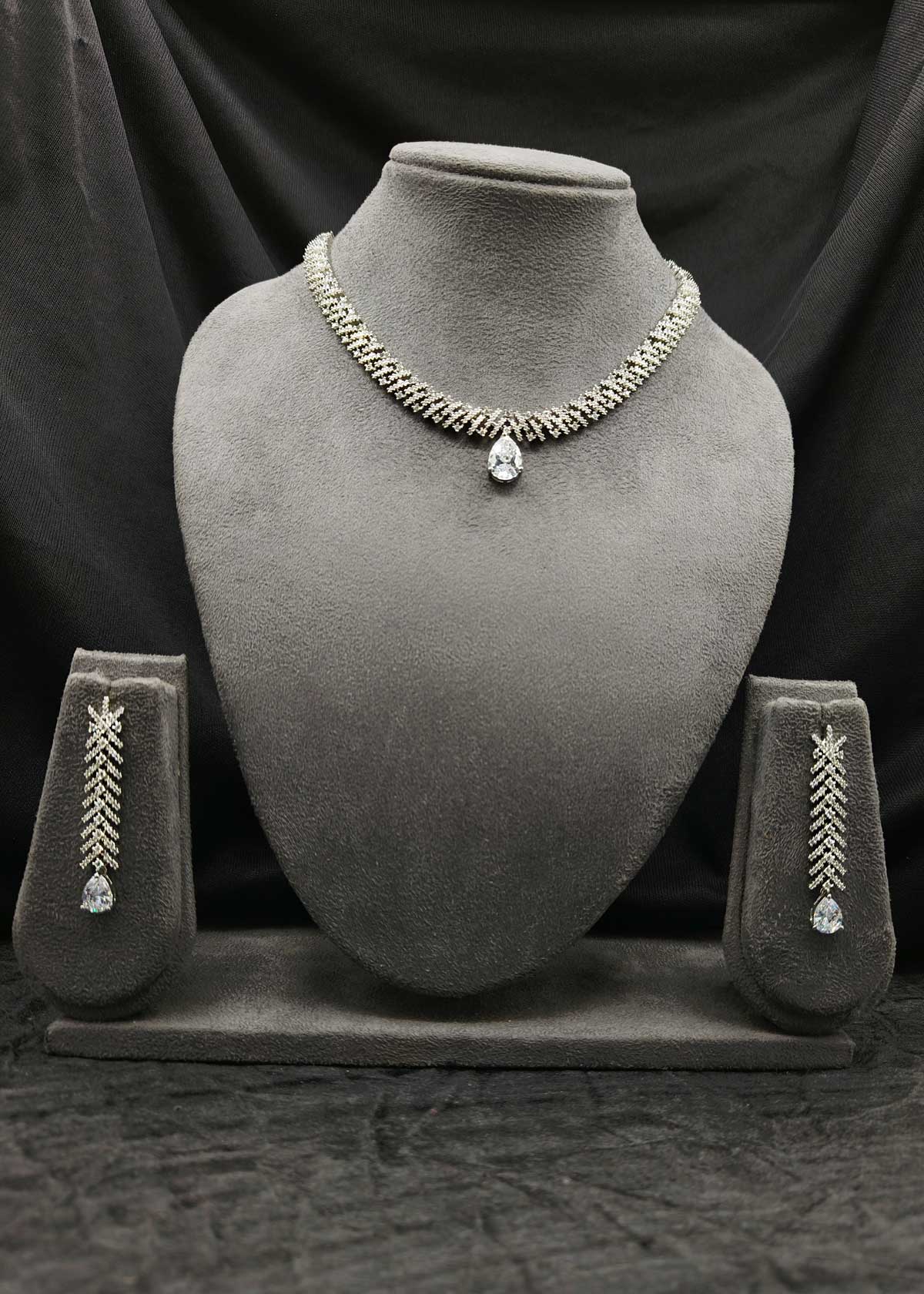 Elegant Silver Plated Tear Drop Cubic Zircon Short Necklace Set