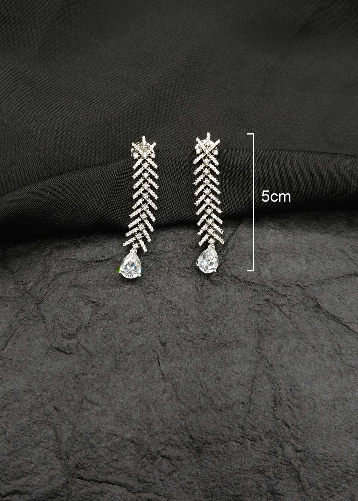 Elegant Silver Plated Tear Drop Cubic Zircon Short Necklace Set