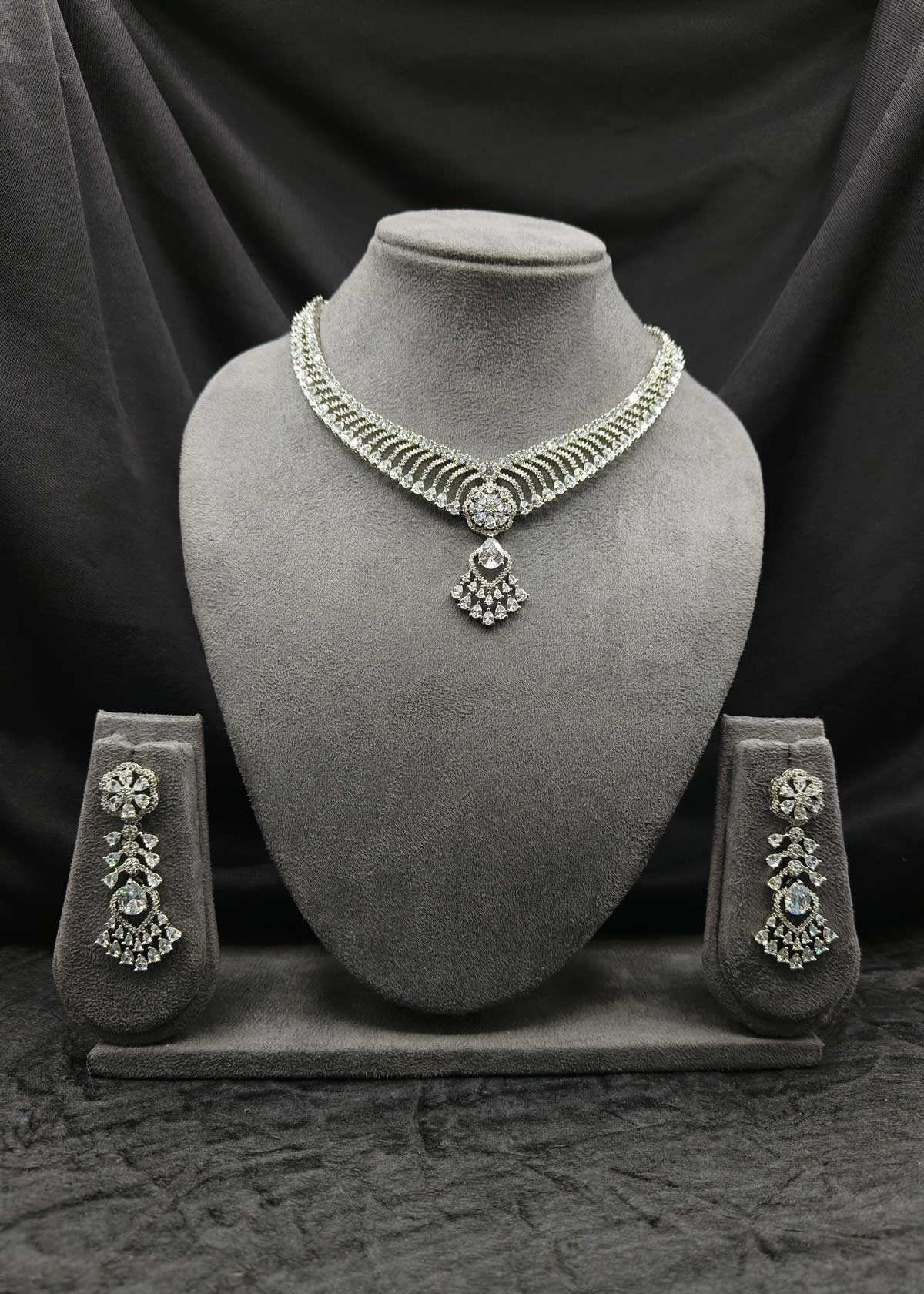 Glamorous Silver Plated Floral Motif Tear Drop Cubic Zircon Short Necklace Set