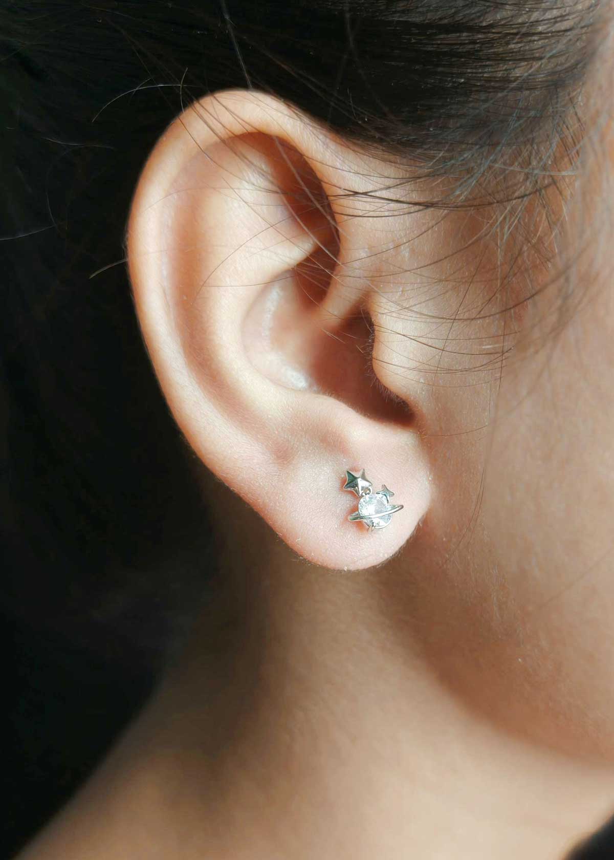 92.5 Sterling Silver Cubic Zircon Saturn Planet Delicate Pendant Set With Chain