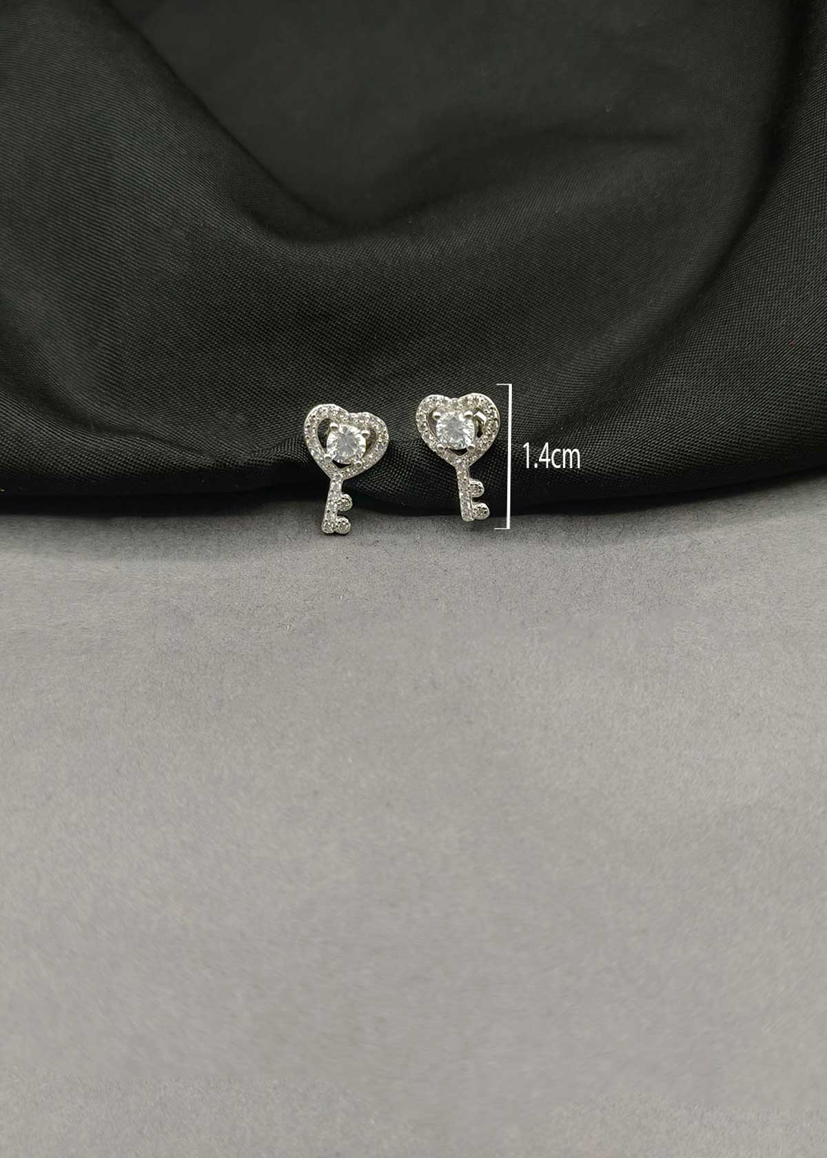 92.5 Sterling Silver Cubic Zircon Heart Key Delicate Pendant Set